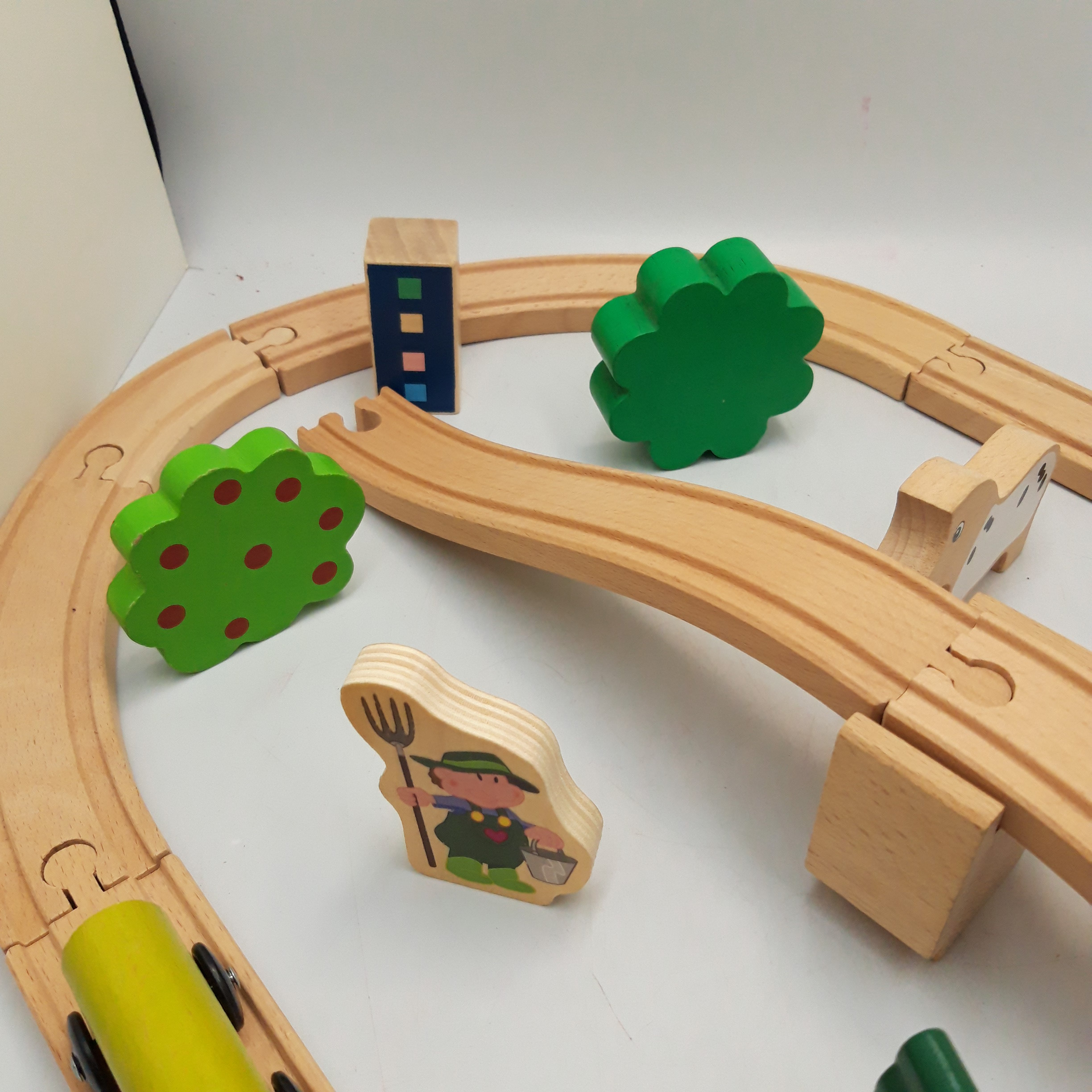 Circuit de train en bois Ikea Bon état - Vue 5 - 
