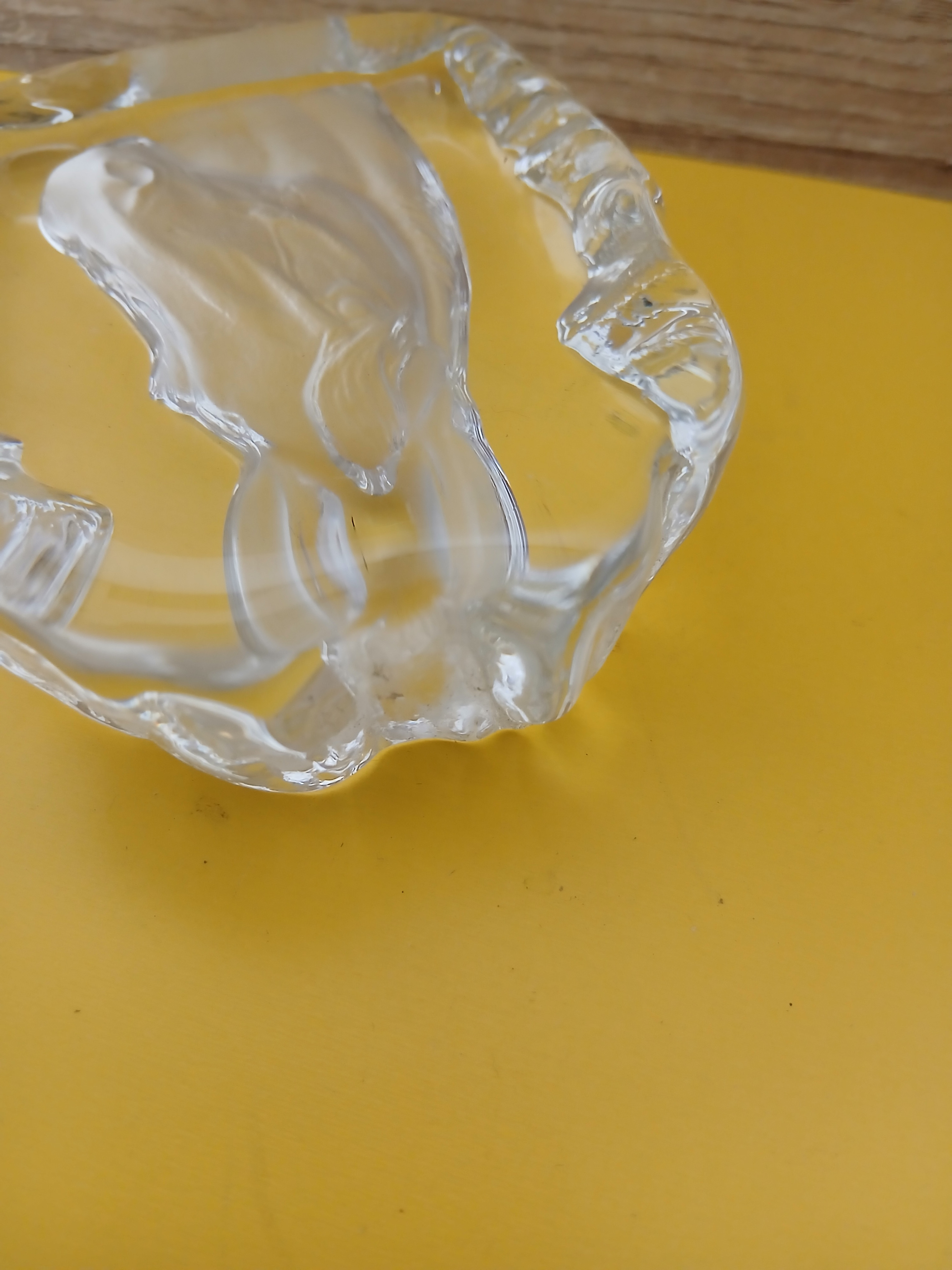 Presse papier en cristal avec une tête de cheval en parfait état. - Photo 3