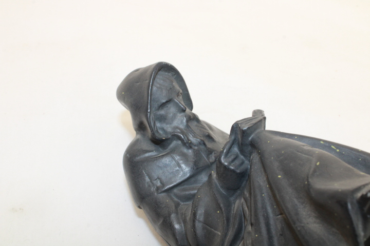 Ancienne Statue en plâtre peint- moine assis au livre - Photo 4