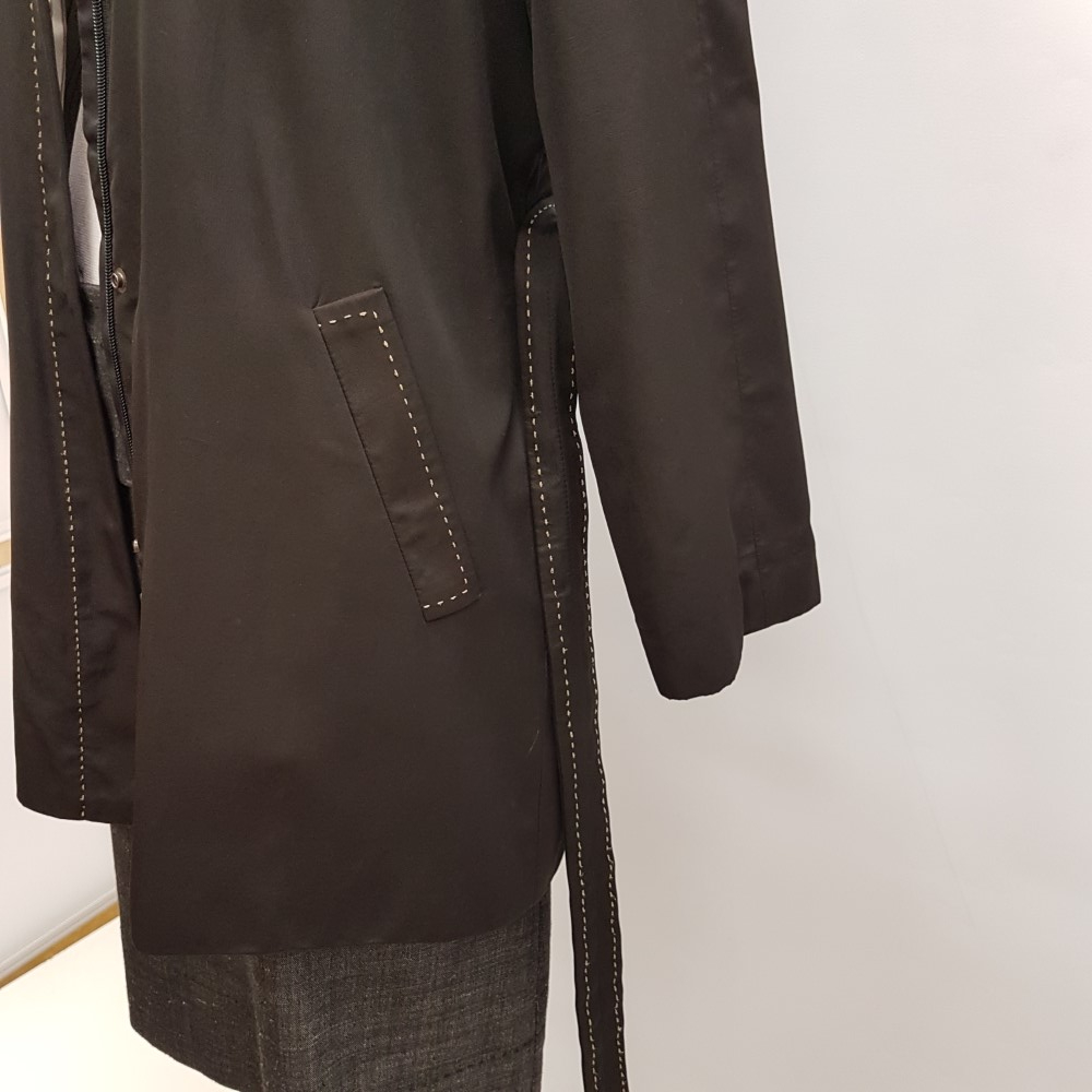 Voir photo 7 de Parka noir - ADELE JORIS - taille 40 Parka noir - ADELE JORIS - taille 40 Très bon état - Vue 7 -