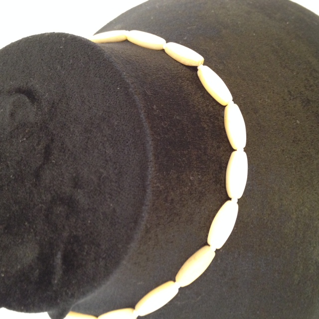 2 colliers , nacre et coquille style Heishi Très bon état -  reconditionné disponible sur Label Emmaüs