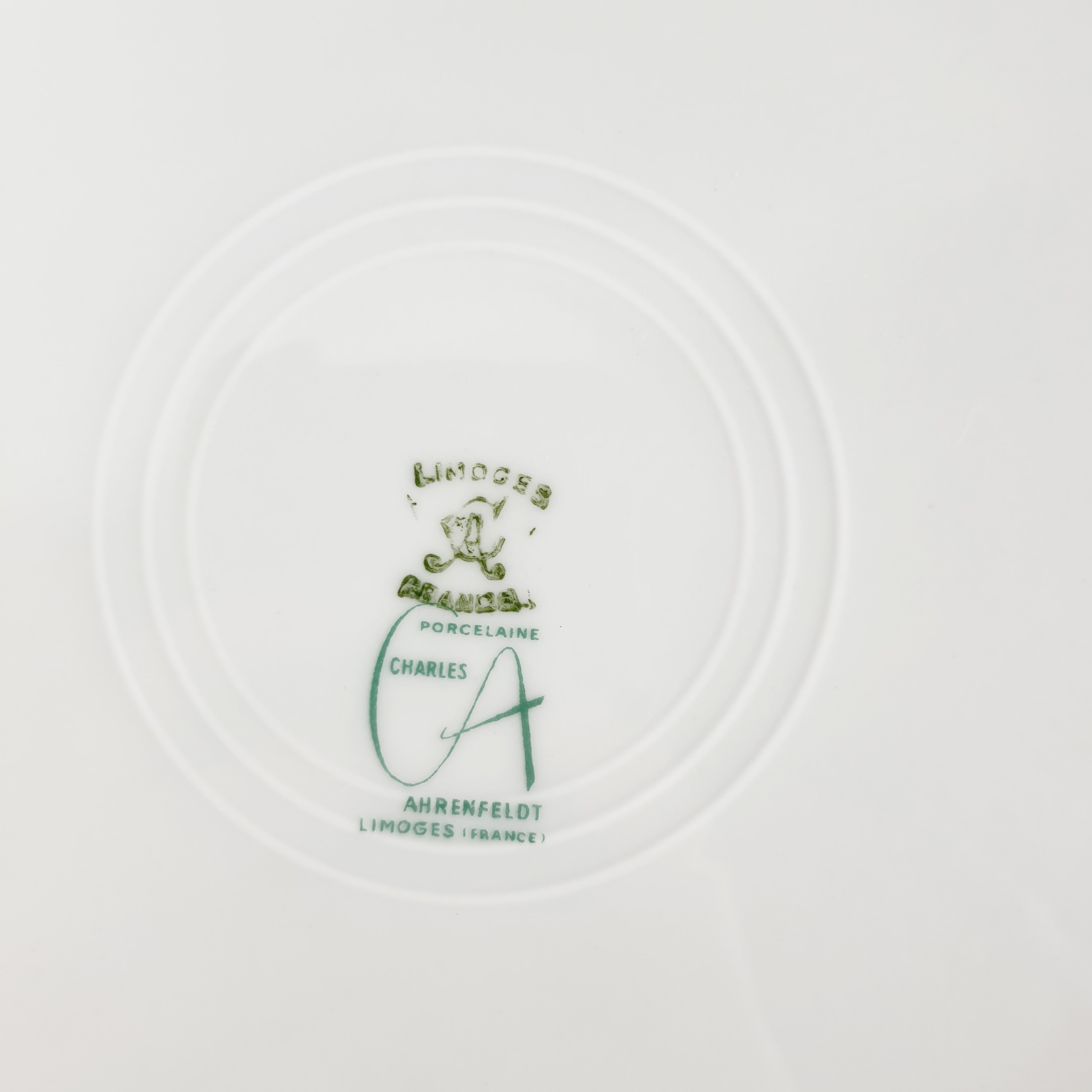 Voir photo 4 de Plat en porcelaine de Limoges - Charles Ahrenfeldt Plat en porcelaine de Limoges - Charles Ahrenfeldt - Vue 4 -