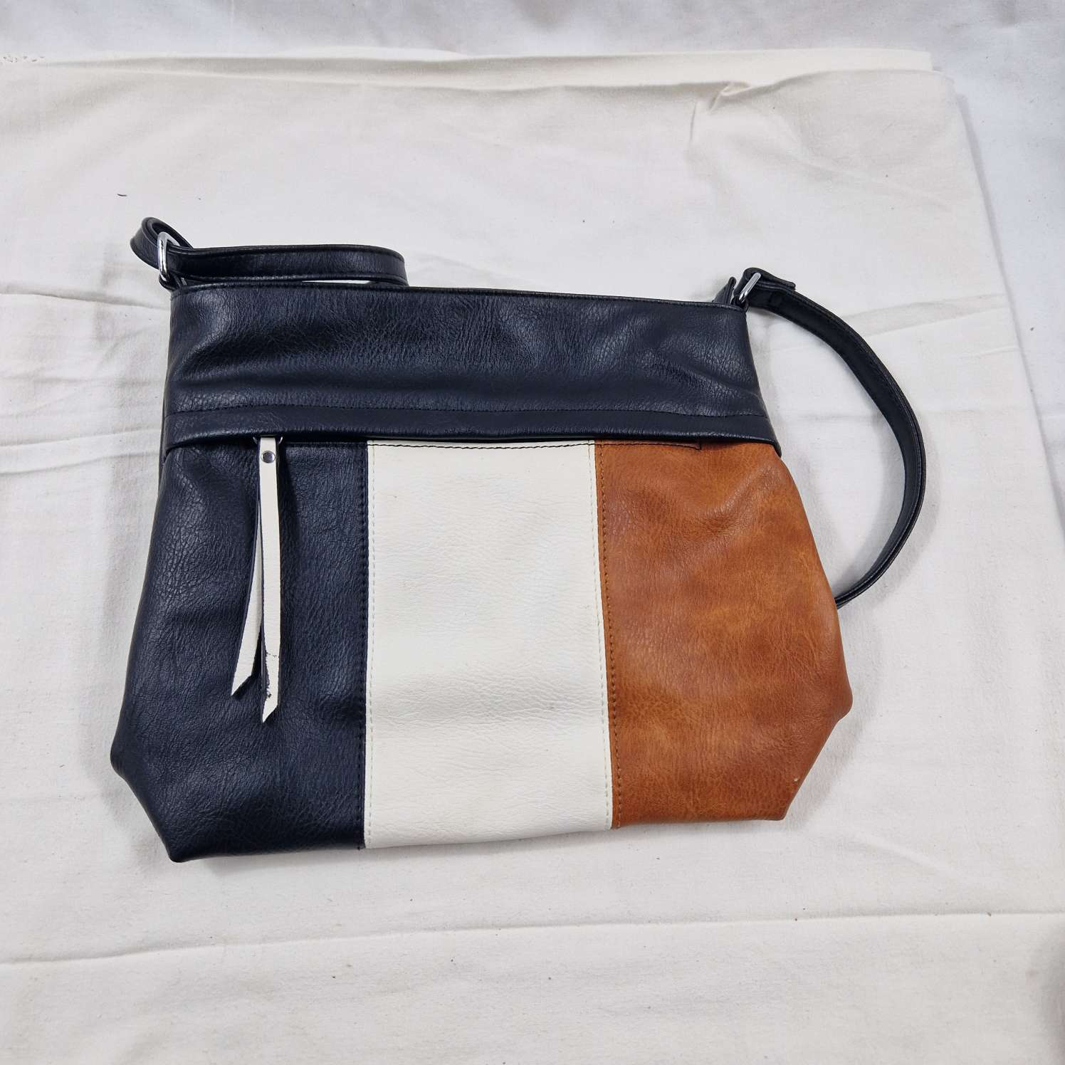 Voir photo 3 de Sac à main trois couleur Sac à main trois couleur Bon état - Vue 3 -