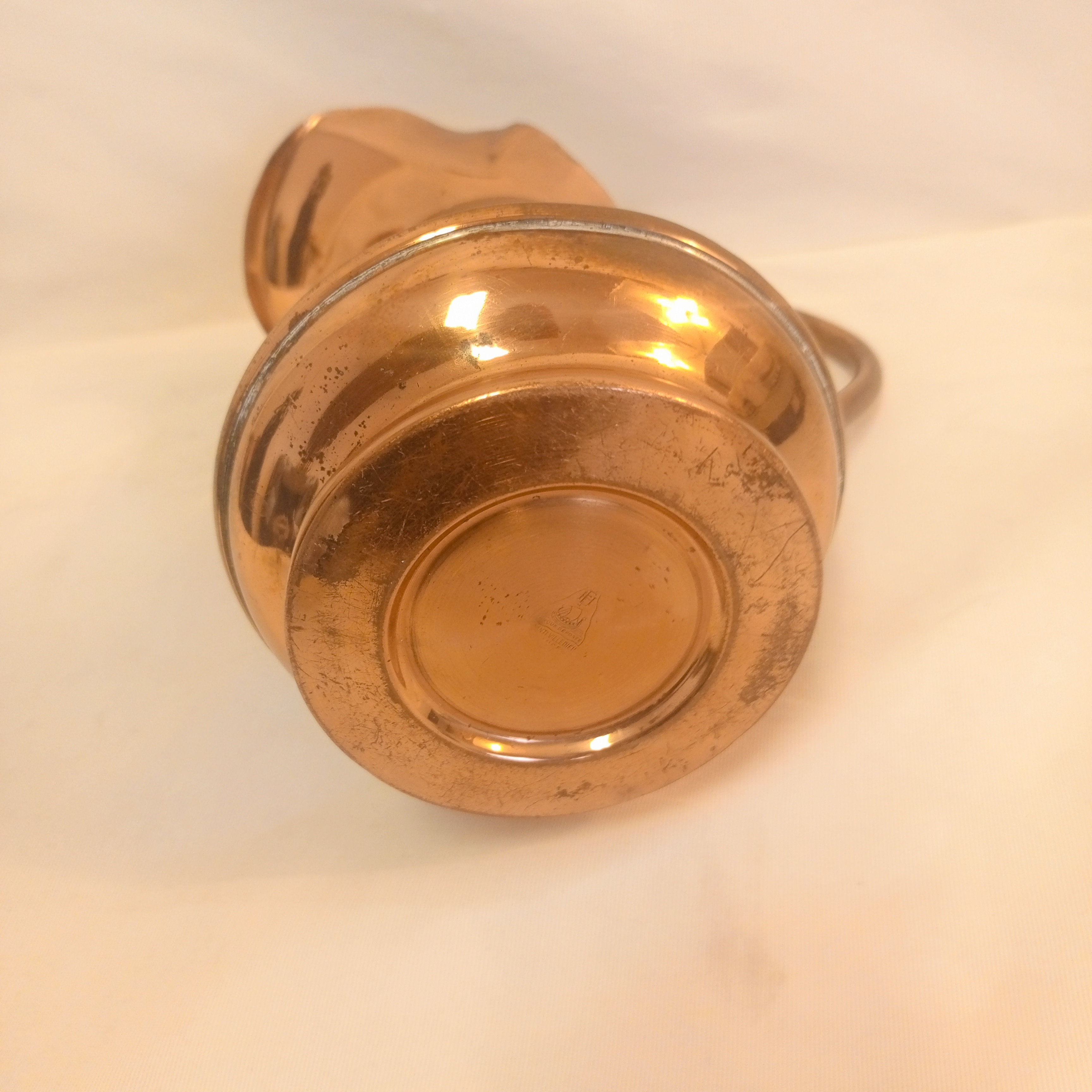 Ancien pichet en cuivre martelé - Photo 2