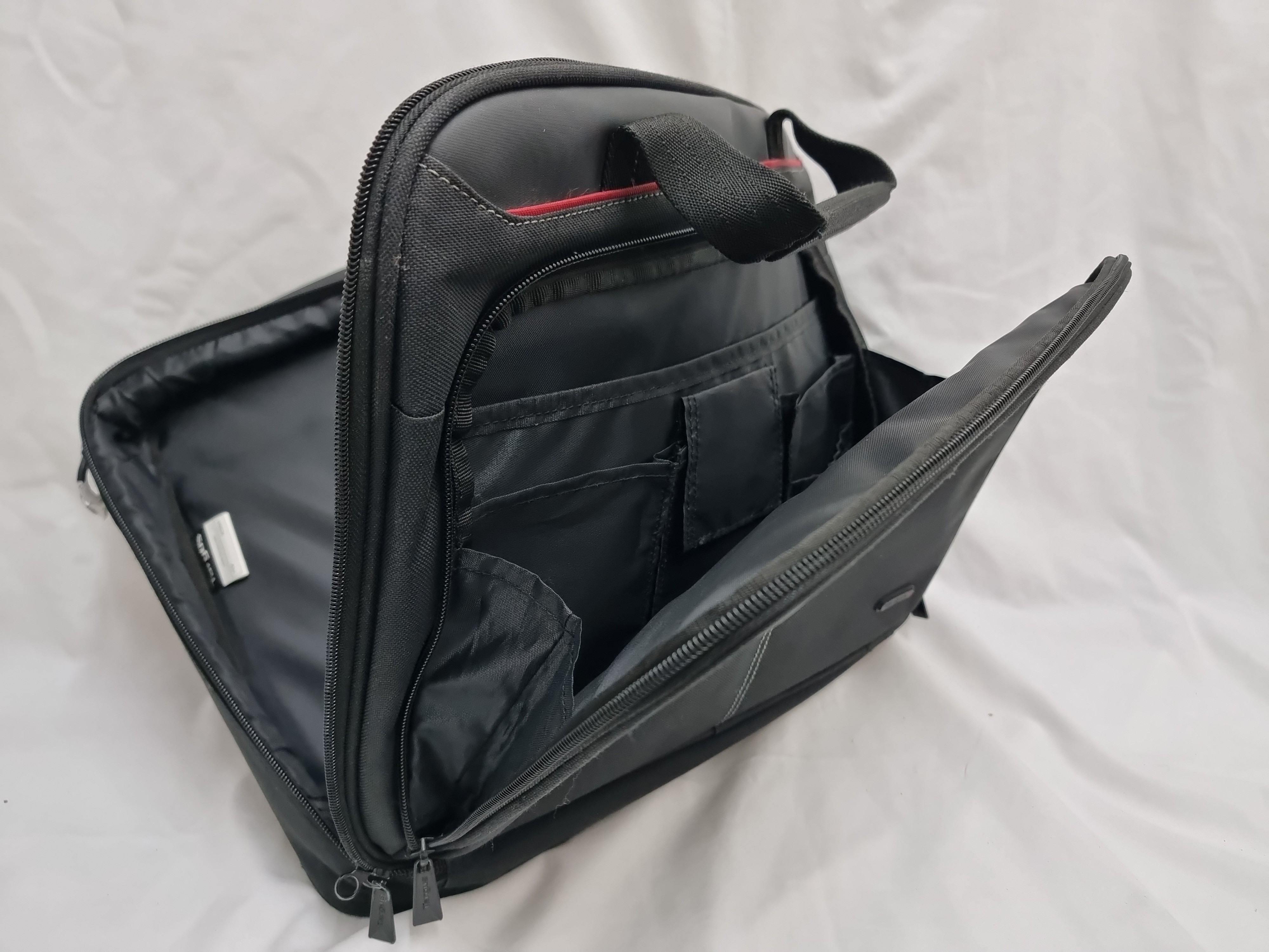 Sacoche de la marque Targus pour votre Pc Portable 13 pouces Bon état - Vue 3 - 
