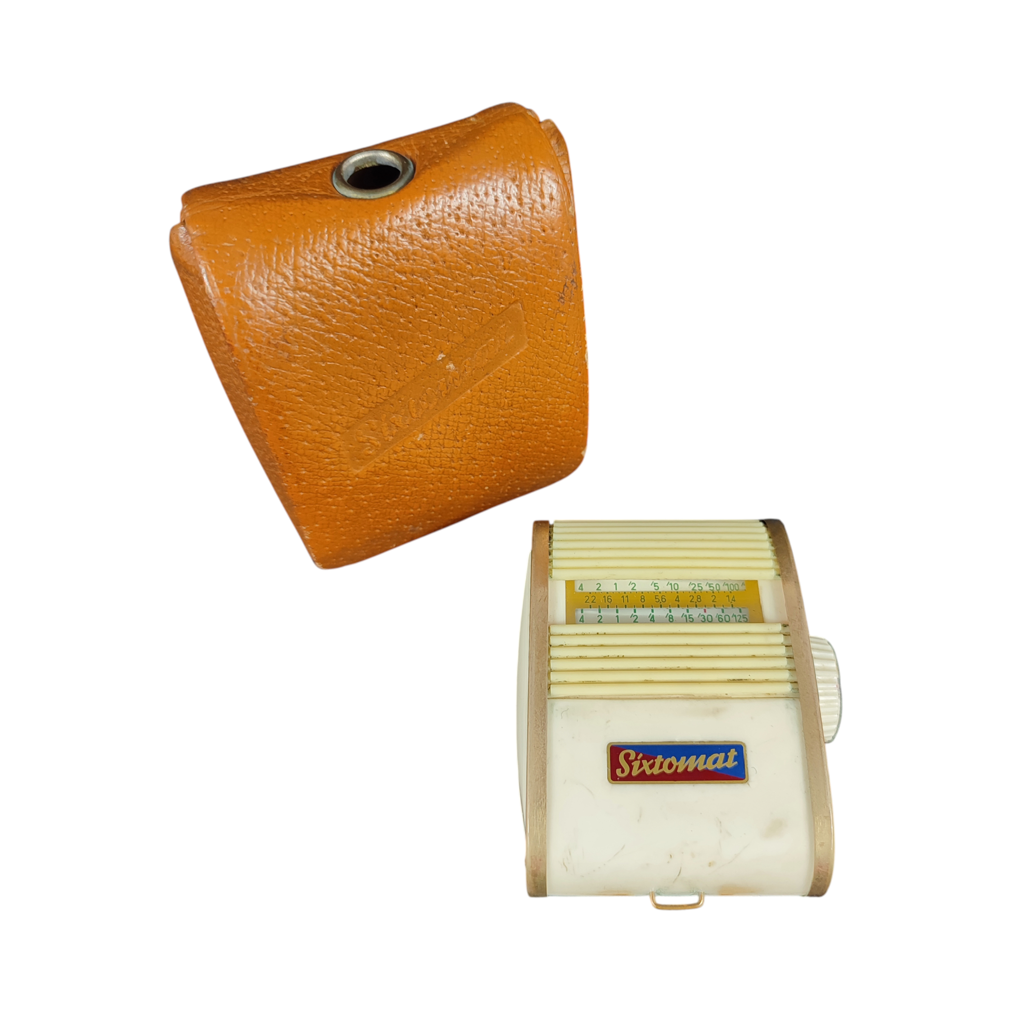 Acheter Posemètre vintage SIXTOMAT dans son étui en cuir - années 1960 État correct - 15,00 € Posemètre vintage SIXTOMAT dans son étui en cuir - années 1960 État correct - reconditionné disponible sur Label Emmaüs