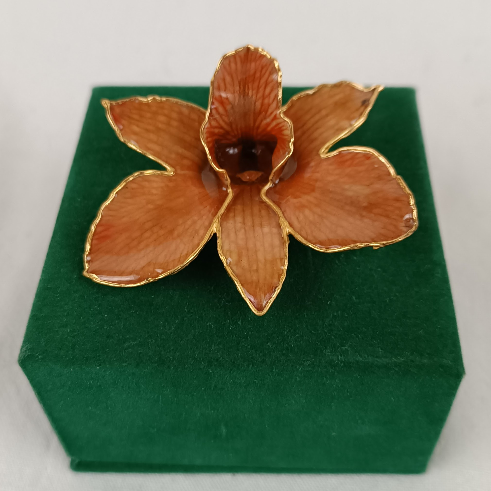 Broche Vintage Dorée émaillée Jacques Esterel - Bijou Ancien, Occasion Bon état, Créateur Français