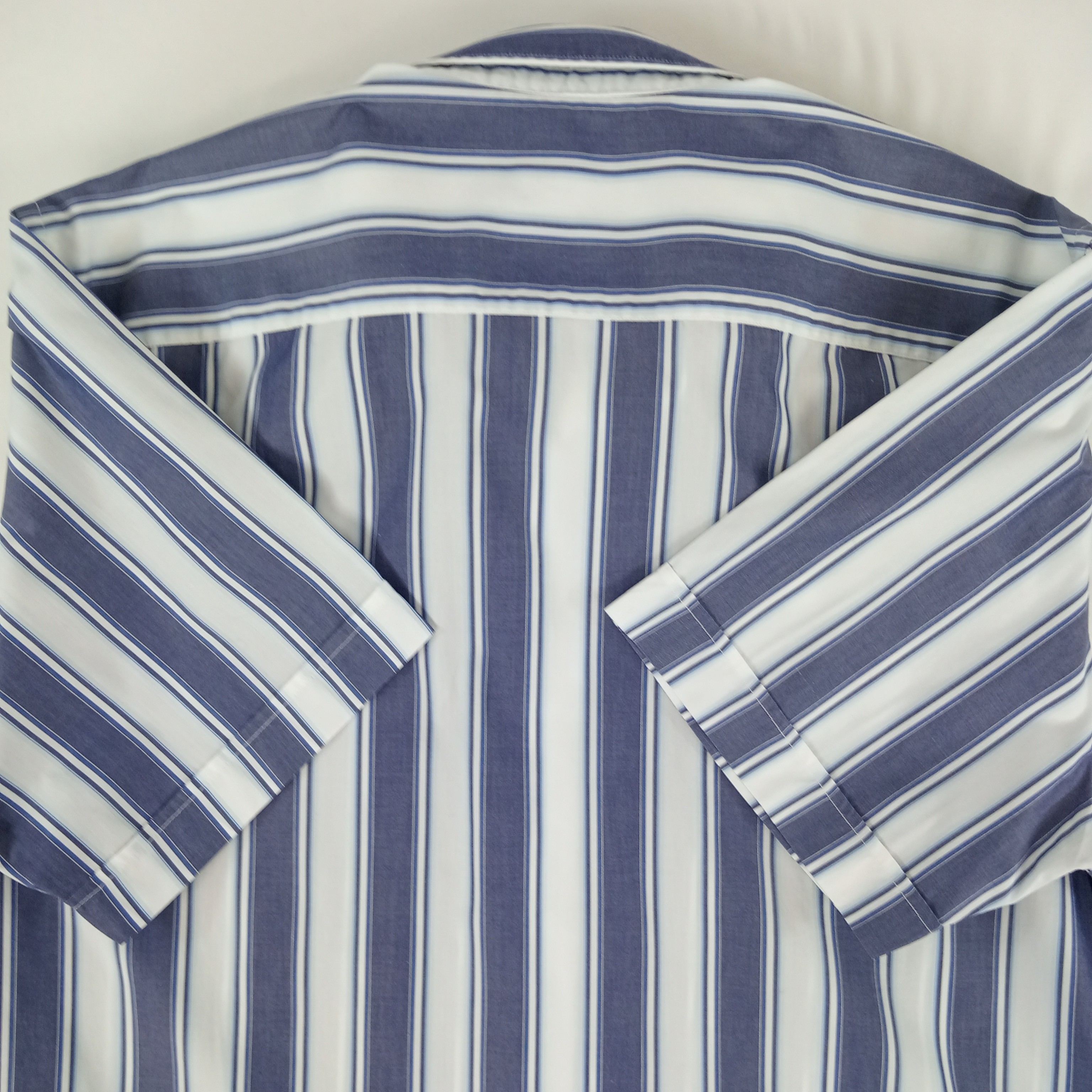 Chemise homme à rayures de la marque Pierre Cardin col classique manches courtes de couleur bleu marine taille XL (44) - Photo 3