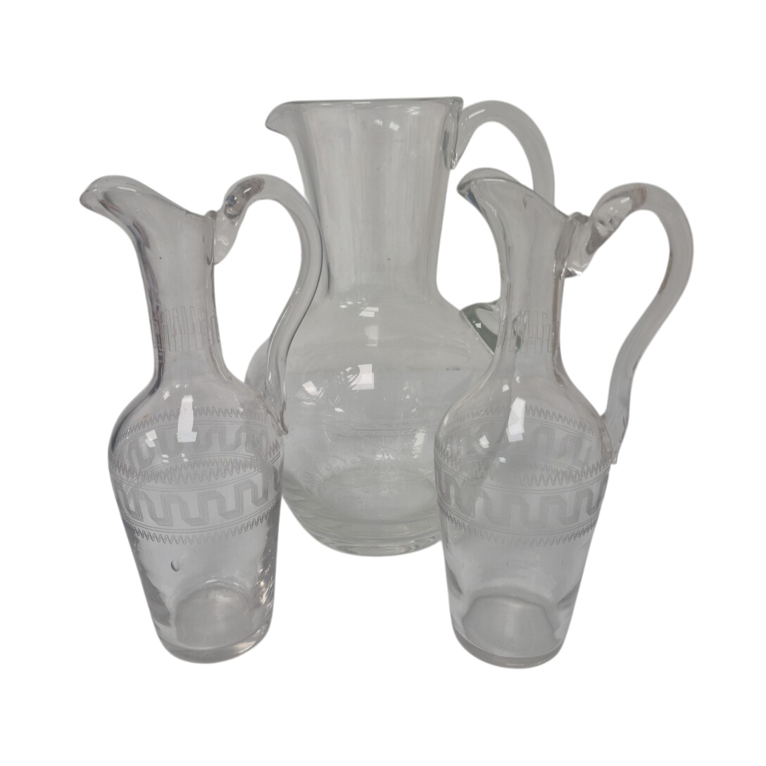 Lot de 3 carafes en verre 1 grosse 2 petites Très bon état -  reconditionné disponible sur Label Emmaüs
