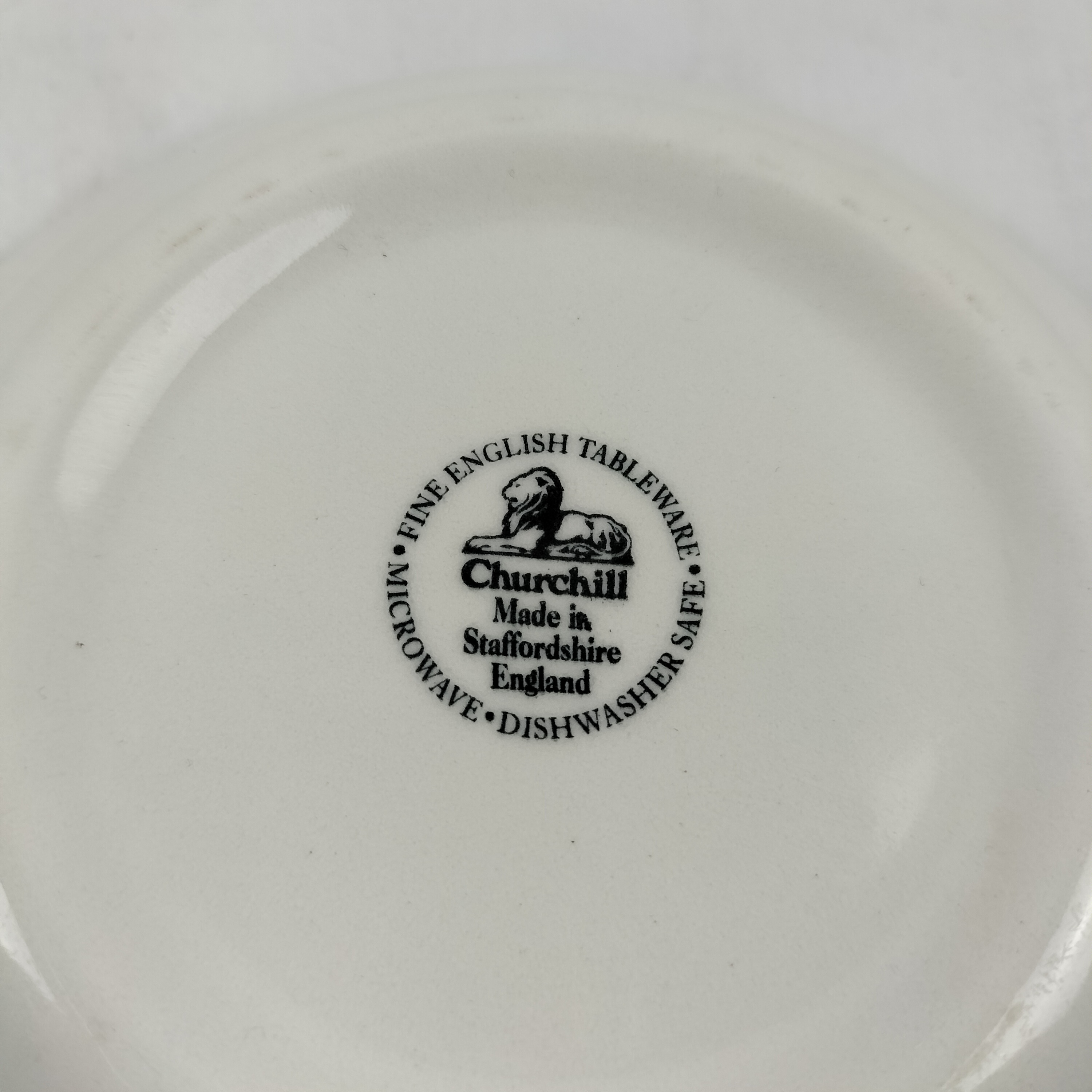 Voir photo 6 de Lot de vaisselle en porcelaine anglaise et une assiette style anglais Lot de vaisselle en porcelaine anglaise et une assiette style anglais État correct - Vue 6 -