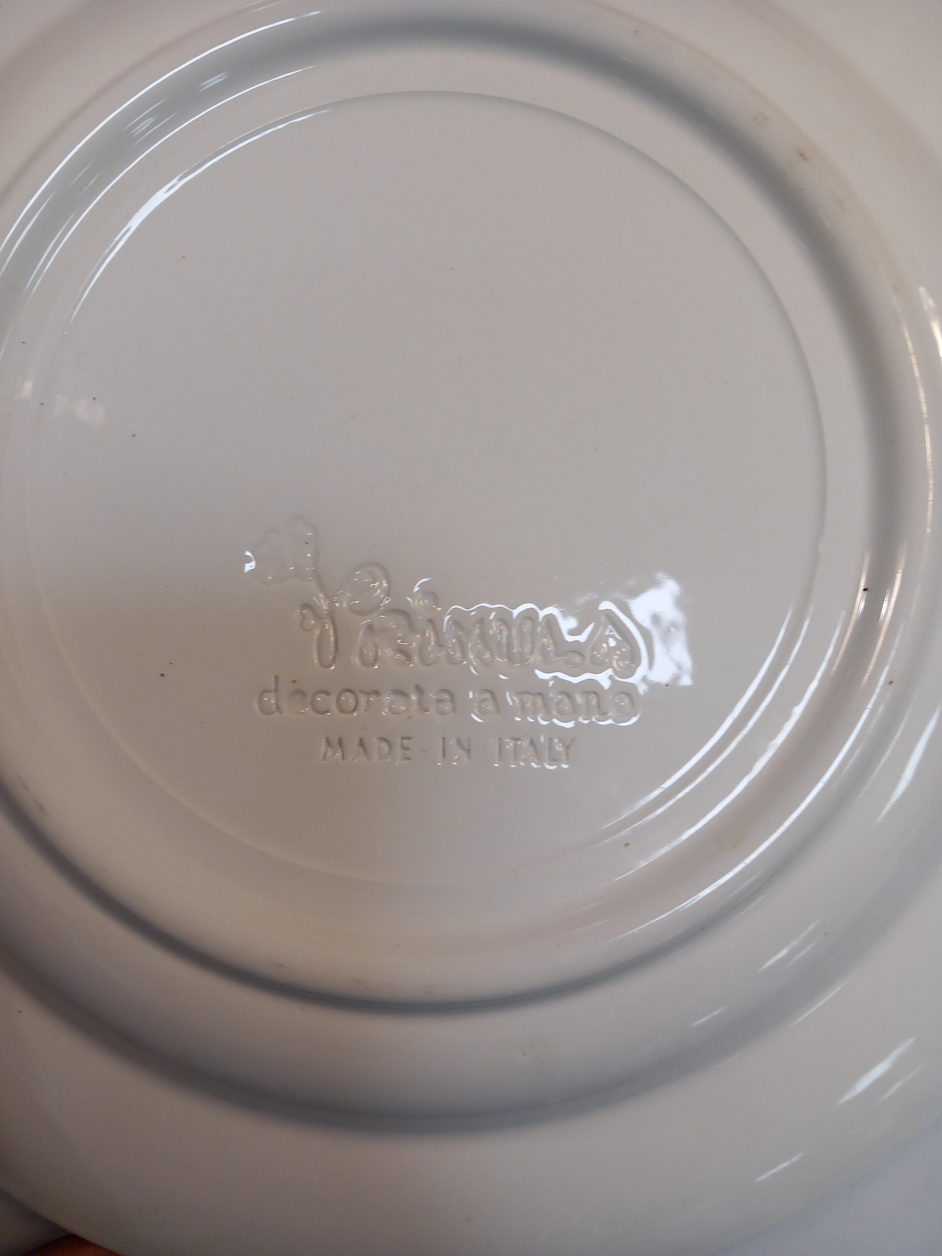 Lot de 11 assiettes plates décor rétro, fait à la main. - Image 3