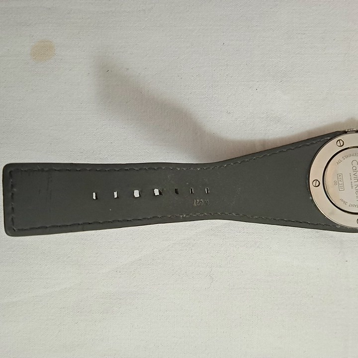 Voir photo 16 de Montre quartz femme "Calvin Klein" d'occasion Montre quartz femme "Calvin Klein" d'occasion État correct - Vue 16 -
