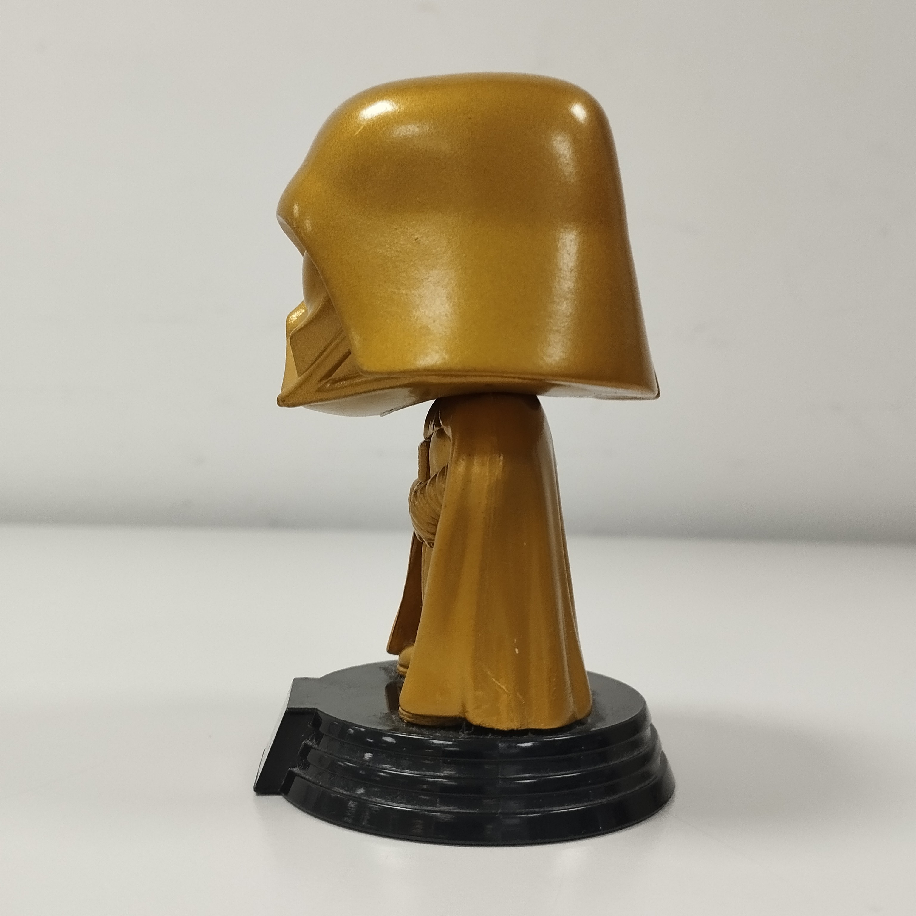 Voir photo 3 de Figurine Funko Pop! édition spéciale : Dark Vador Gold Figurine Funko Pop! édition spéciale : Dark Vador Gold Comme neuf - Vue 3 -