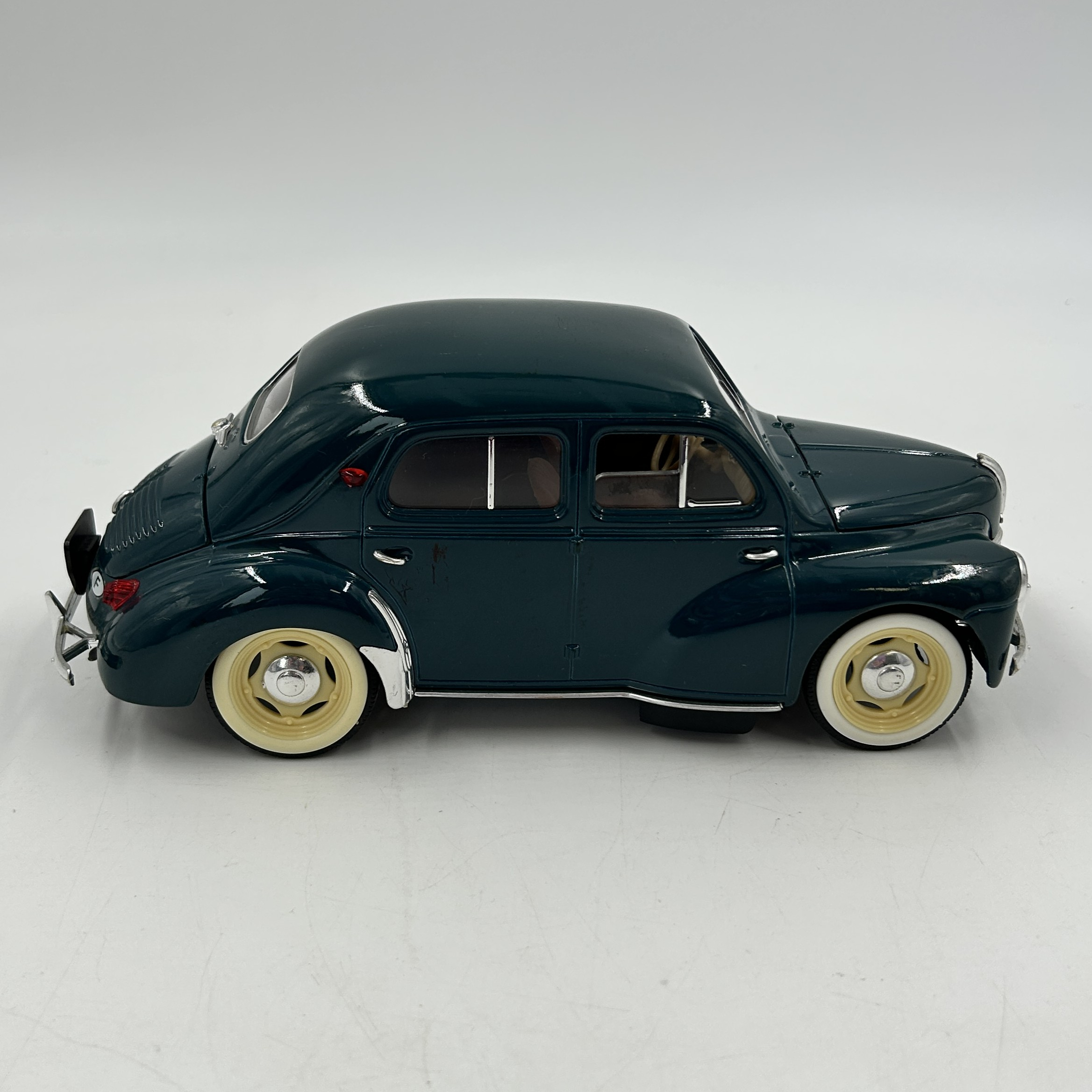 Renault 4CV Solido 1/17 Bon état - Vue 6 - 