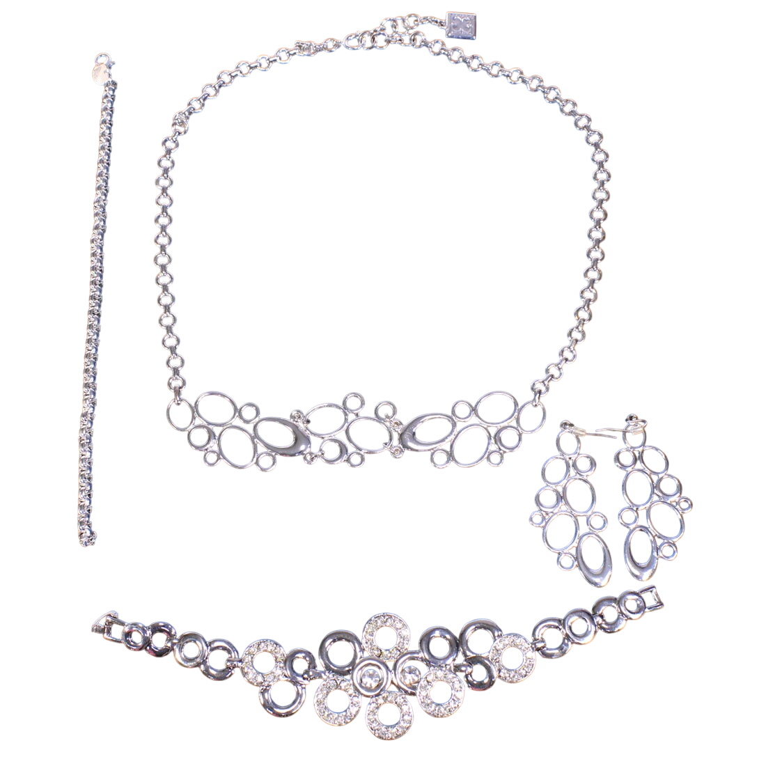Acheter Parure et 2 bracelets Bon état - 16,00 € Parure et 2 bracelets Bon état - reconditionné disponible sur Label Emmaüs