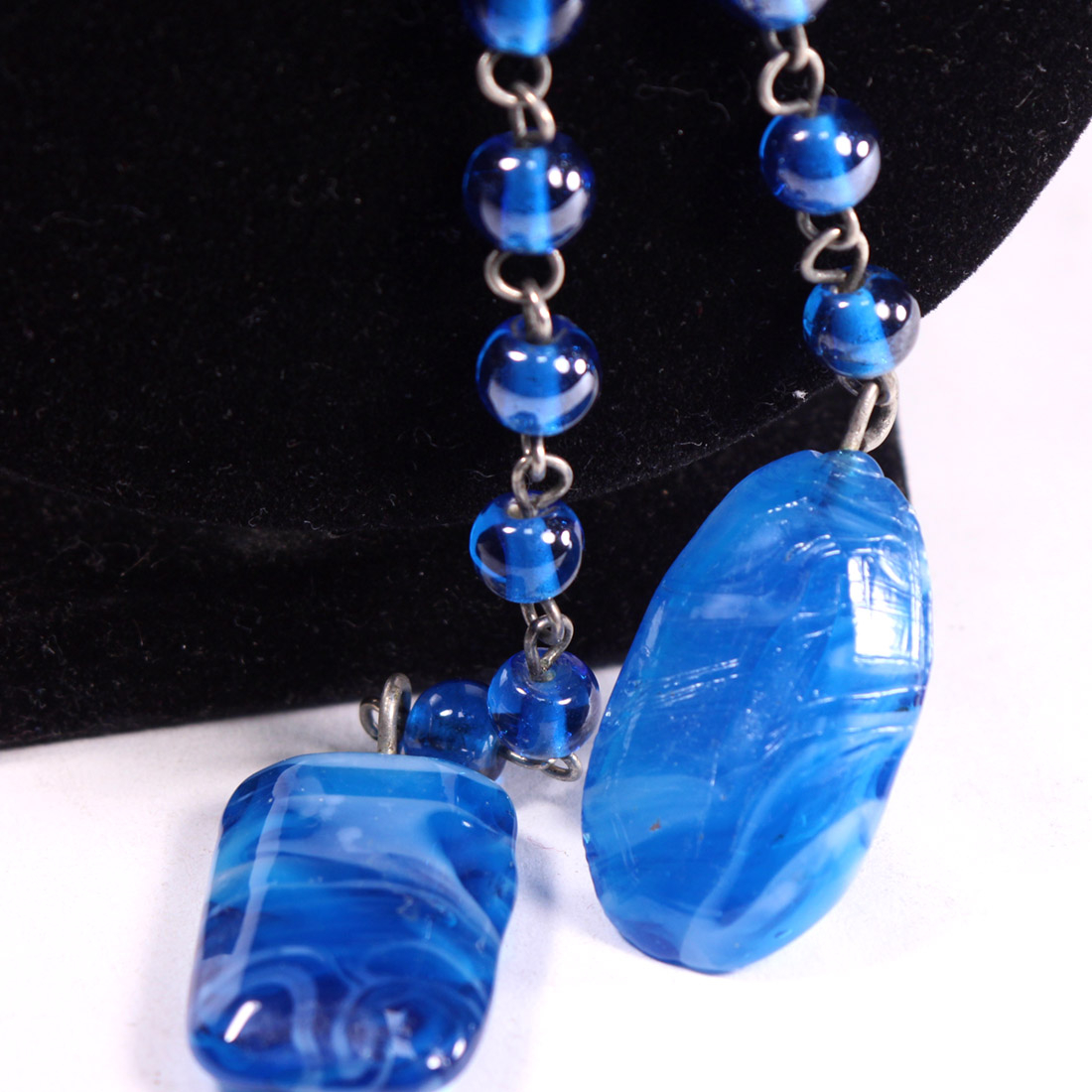 Collier en perles de verre bleu Bon état - Vue 3 - 