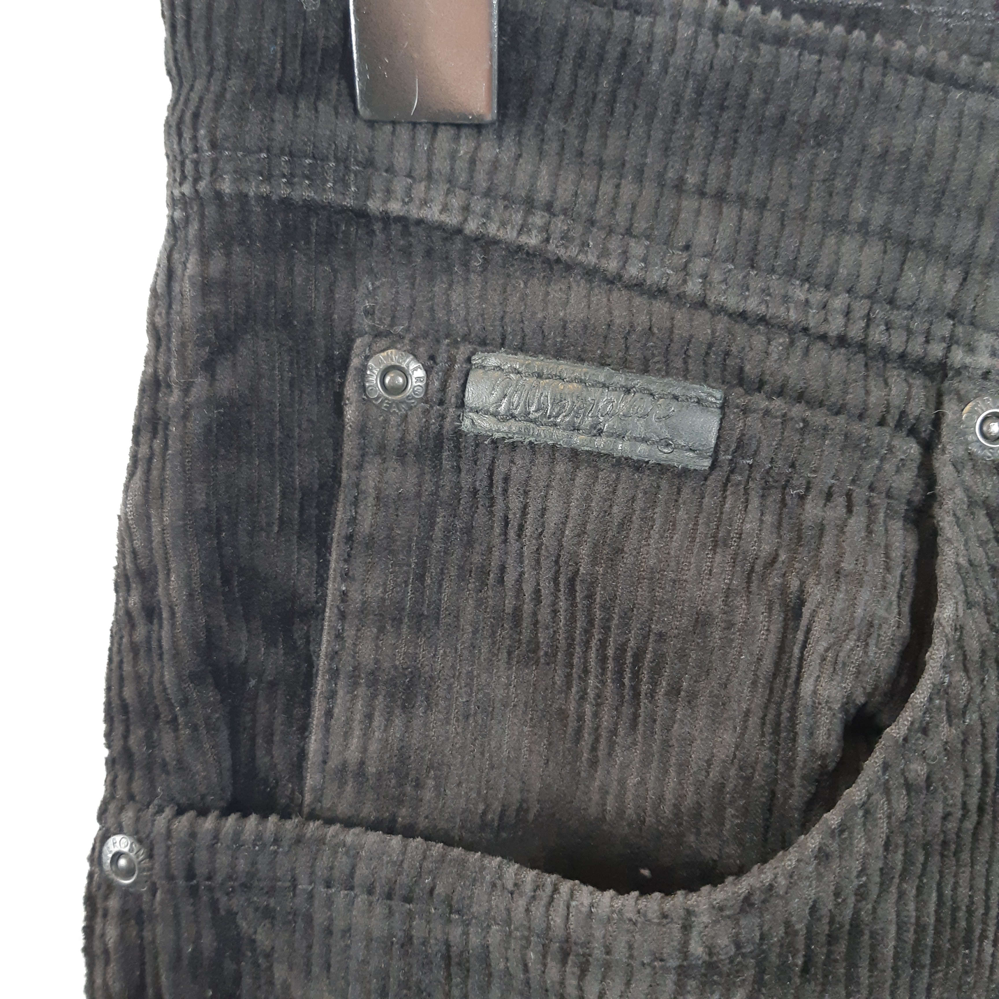 Voir photo 2 de Wrangler - Pantalon velours noir vintage coton Rare - Taille 42 Wrangler - Pantalon velours noir vintage coton Rare - Taille 42 Très bon état - Vue 2 -