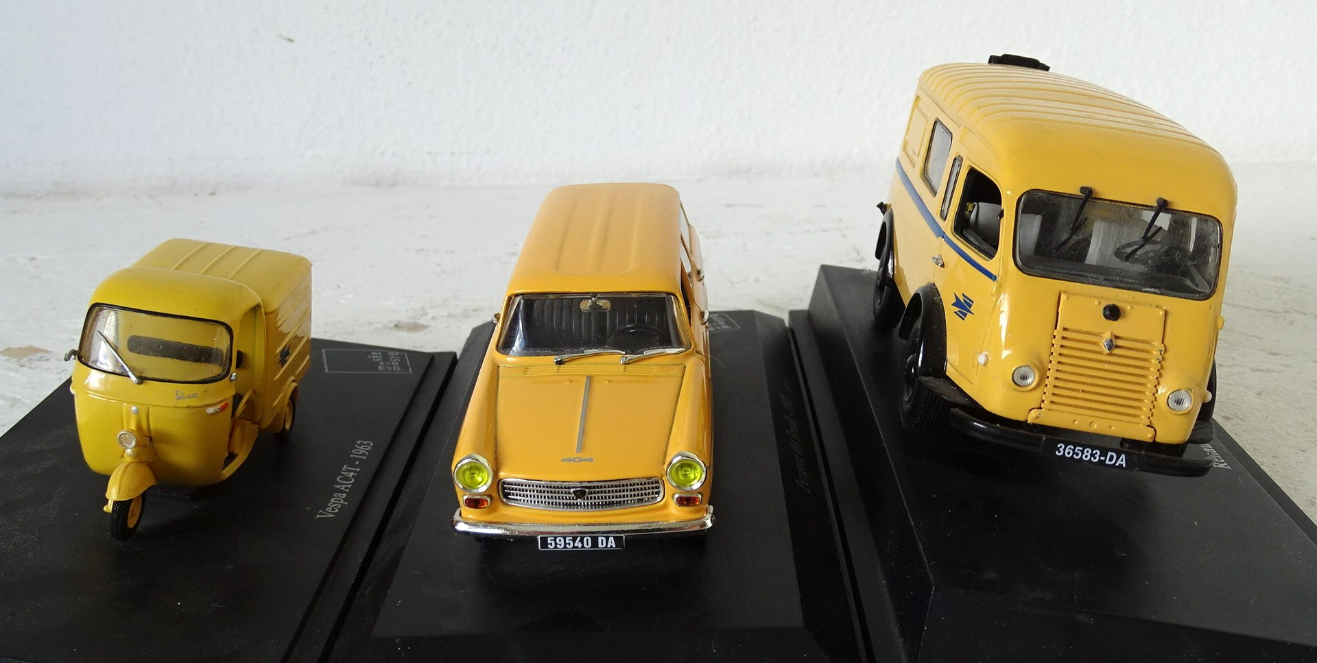 Lot de 5 voitures miniatures 1/43, 1963 - Musée de la Poste Très bon état - Vue 3 - 