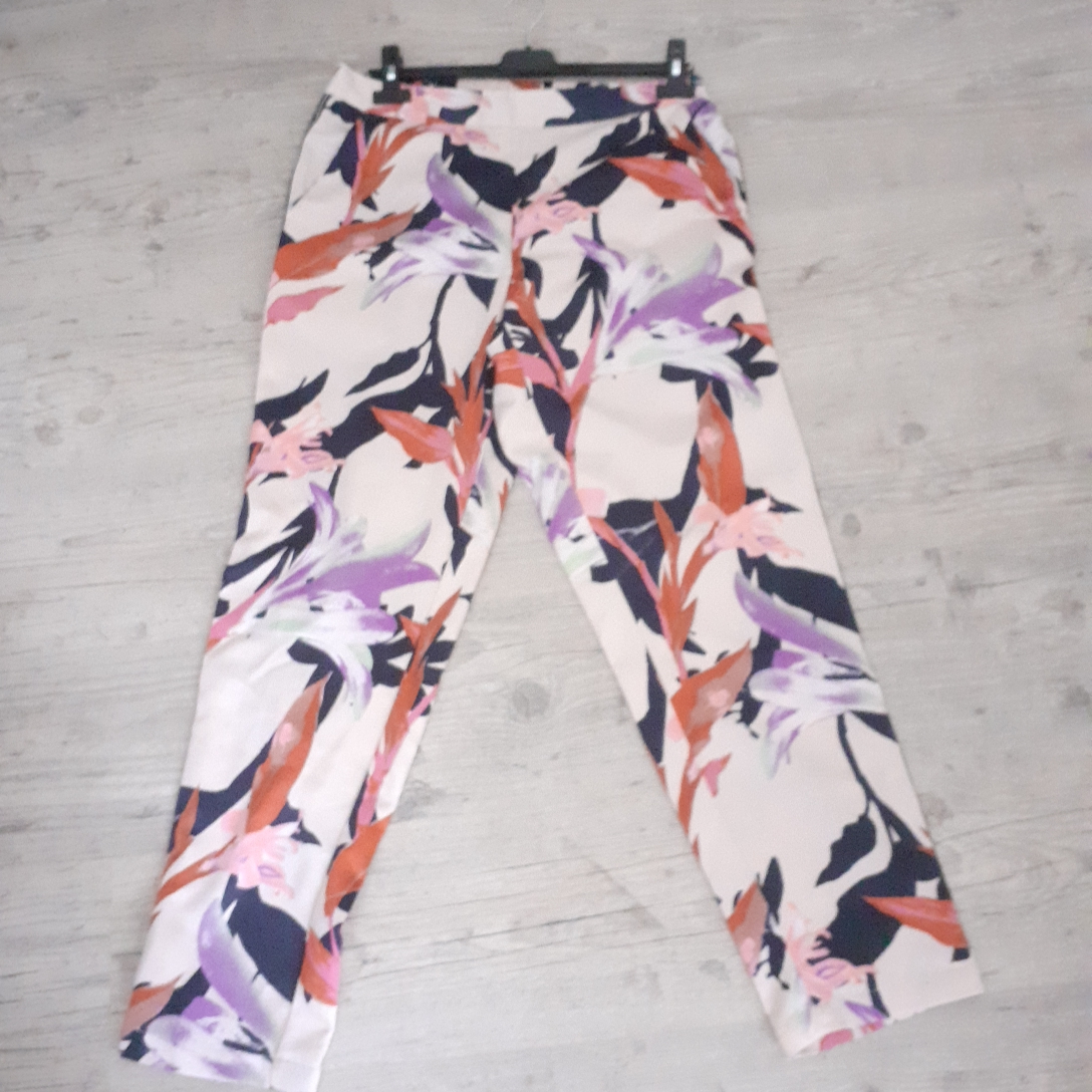 Vero Moda- Pantalon large fleuri Très bon état - Vue 2 - 