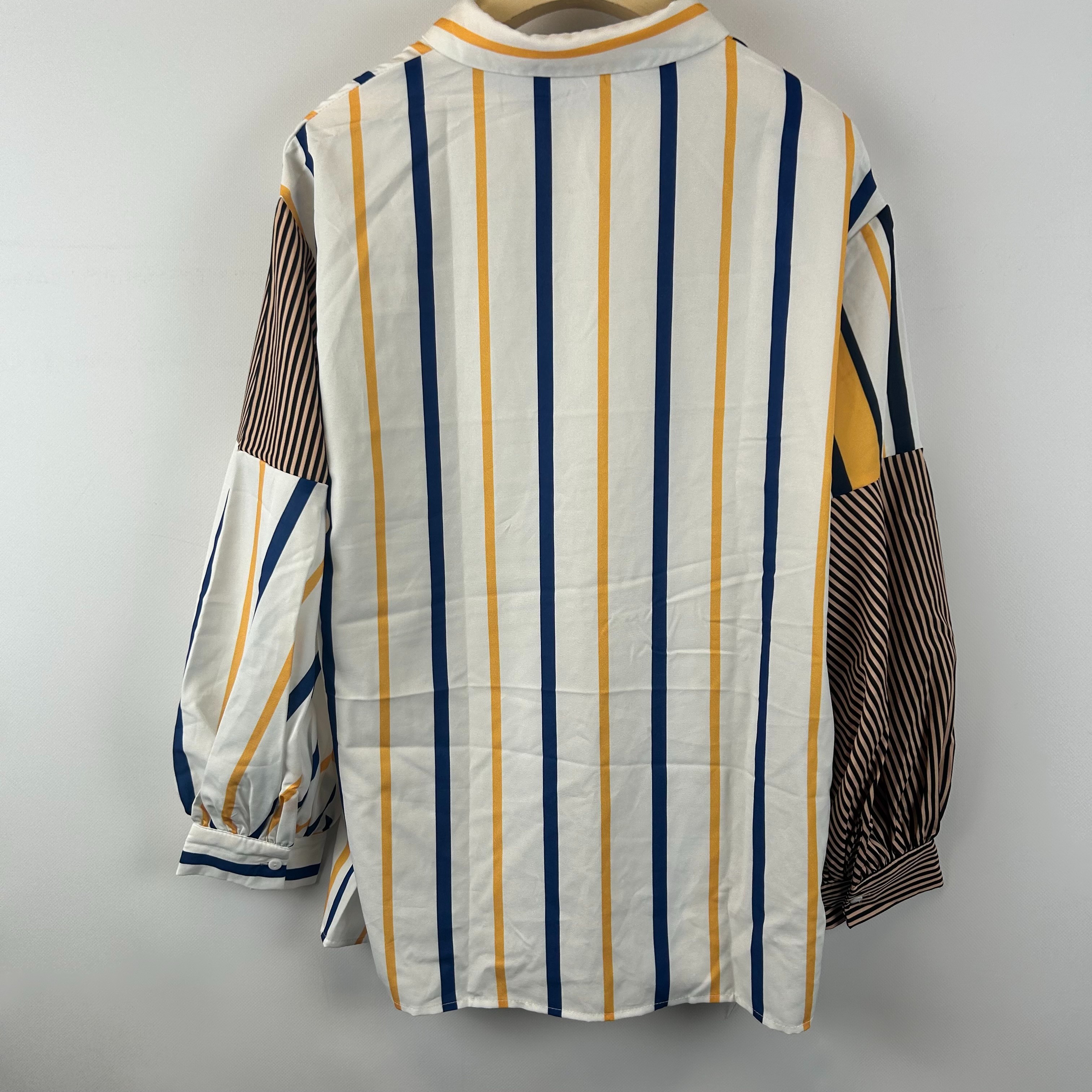 Voir photo 3 de Shein - chemisier - Taille S Shein - chemisier - Taille S - Vue 3 -