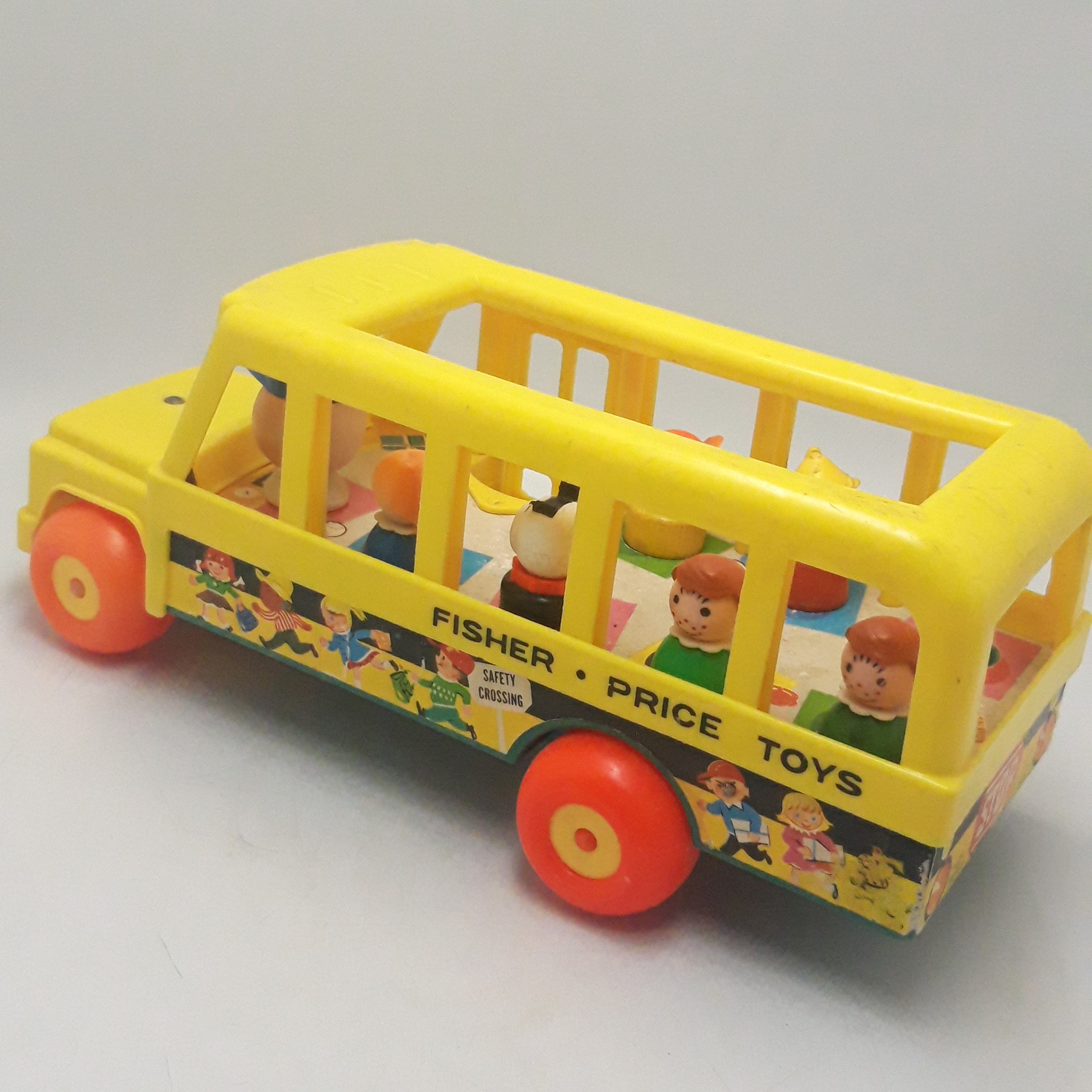 Voir photo 6 de Ancien bus scolaire Fisher-Price 1964 Ancien bus scolaire Fisher-Price 1964 Bon état - Vue 6 -