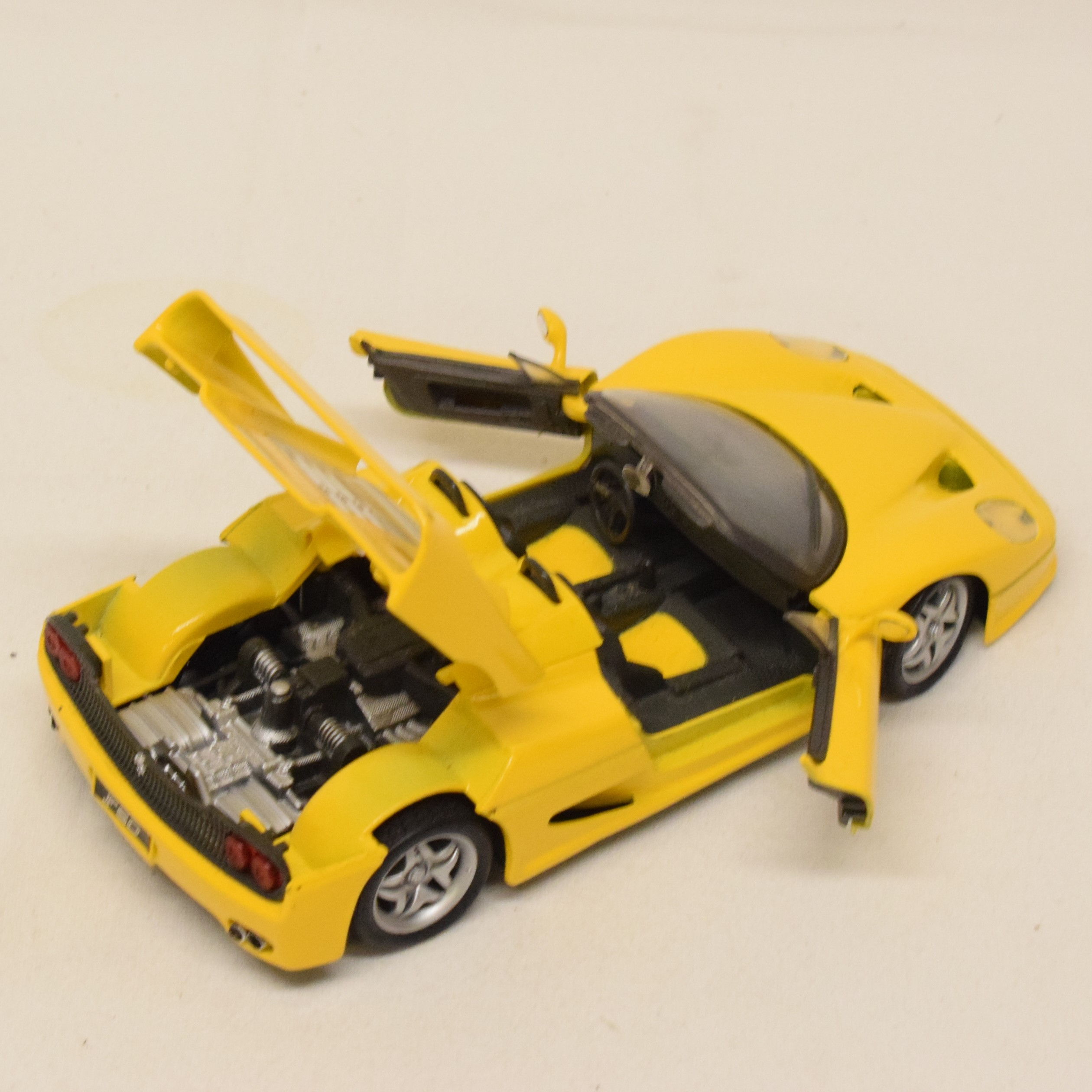 Voiture au 1:24 la Ferrari F50 par Maisto État correct - Vue 4 - 