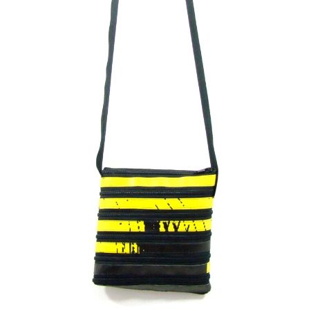 Voir photo 2 de Gamme Bâche - Sac Zippé "Jaune/Noir"- Création / Fait main Gamme Bâche - Sac Zippé "Jaune/Noir"- Création / Fait main Comme neuf - Vue 2 -