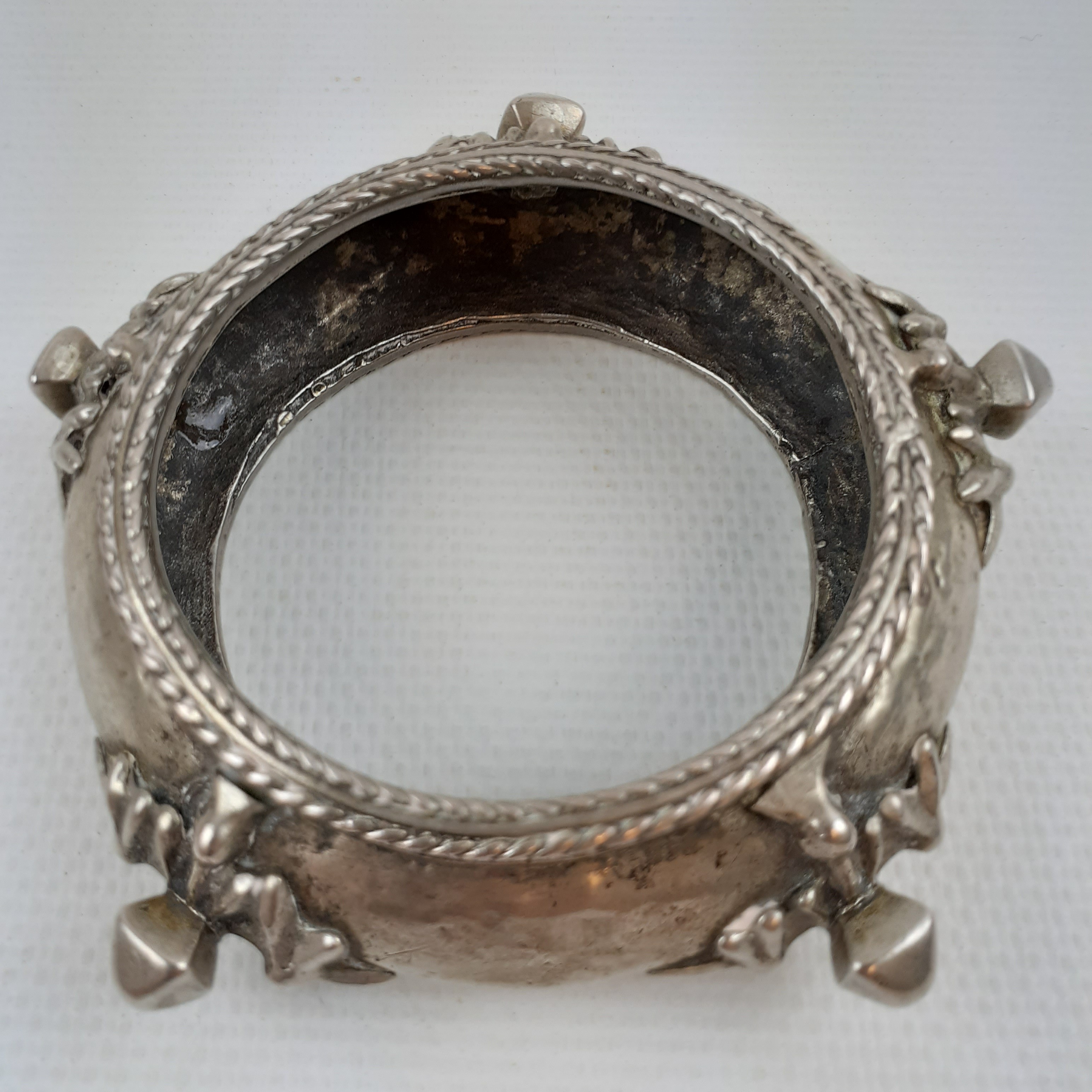 Voir photo 3 de Bracelet berbère en métal argenté Bracelet berbère en métal argenté Comme neuf - Vue 3 -