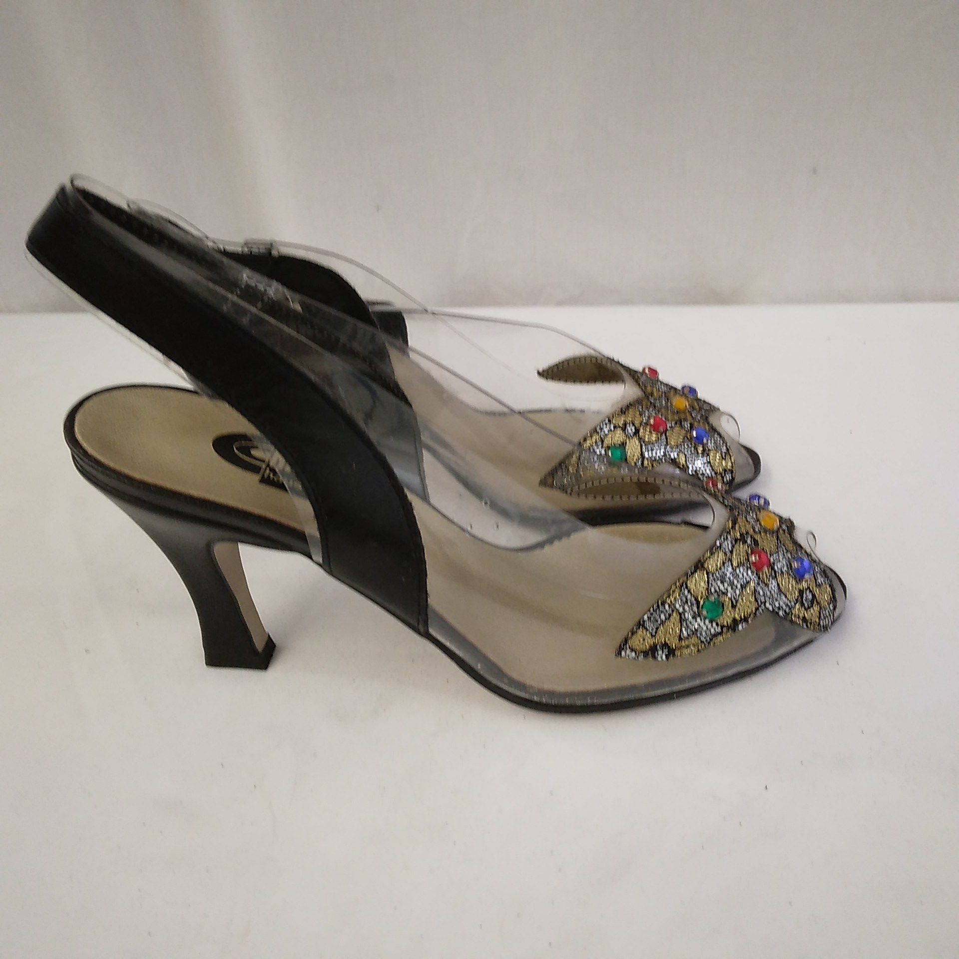 Voir photo 2 de Chaussures à talon mica blanc et motifs strass et dentelle, Christian chaussures - 37 1/2 Chaussures à talon mica blanc et motifs strass et dentelle, Christian chaussures - 37 1/2 Très bon état - Vue 2 -