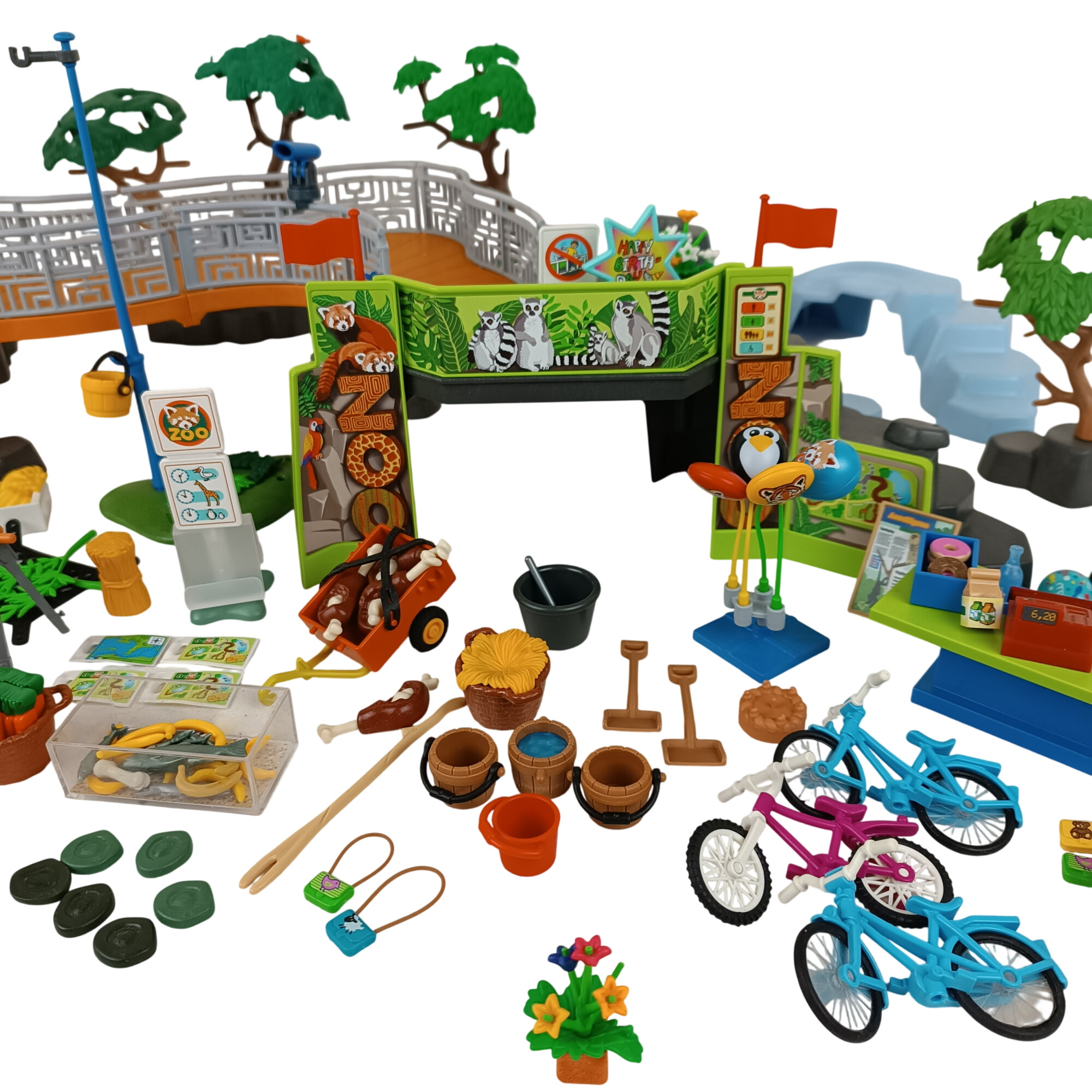 Ensemble Playmobil Zoo, Parc animalier et autres extensions : 175 animaux, 24 personnages Bon état -  reconditionné disponible sur Label Emmaüs