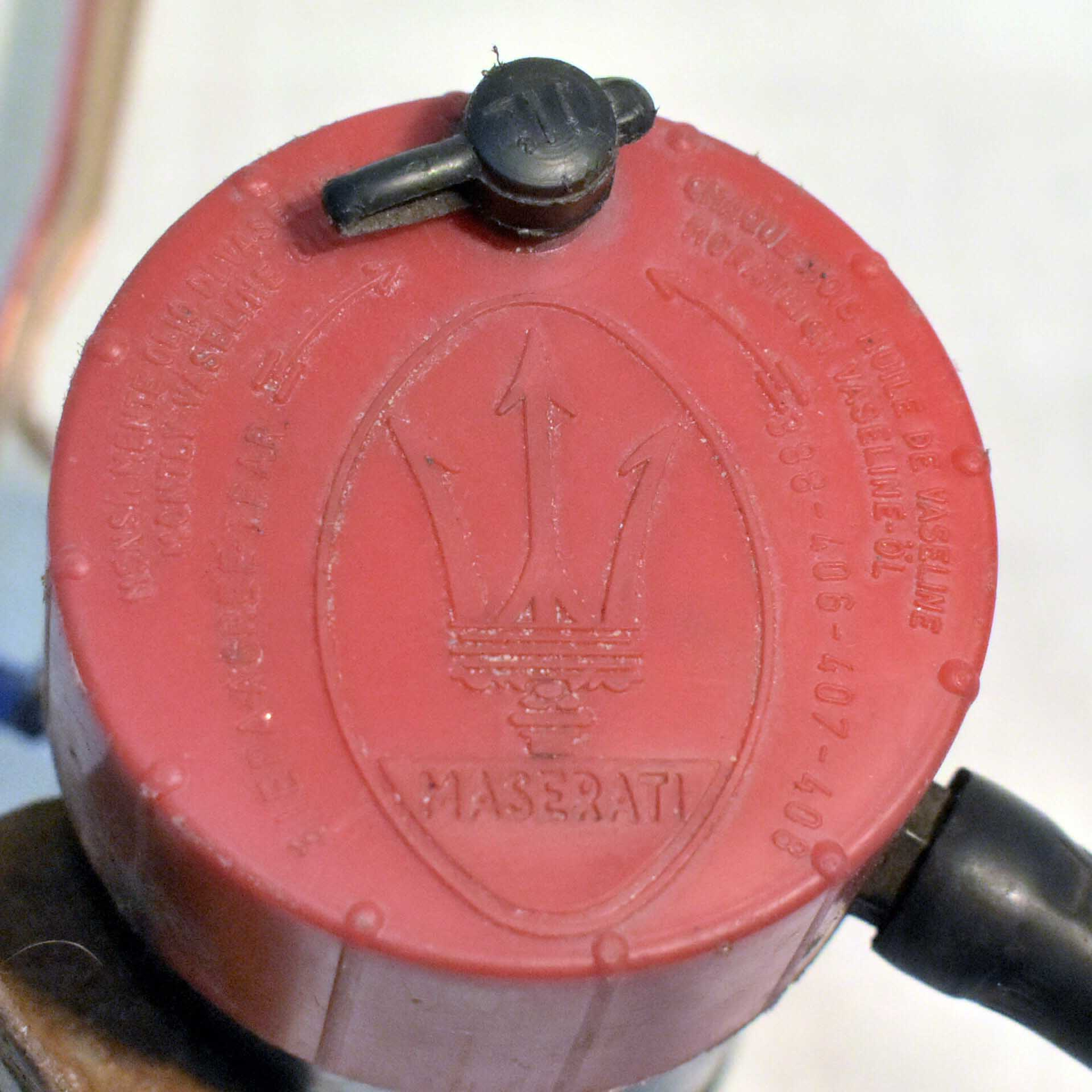 Ancien Klaxon 12 Volts - Maserati™  - Vue 3 - 