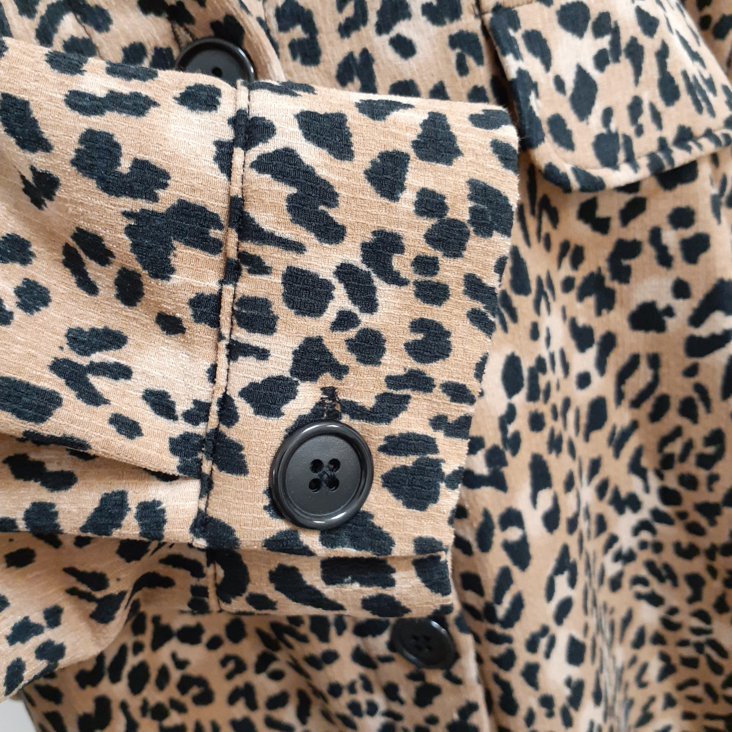 Robe à motif léopard doublée en polaire 58-60 Comme neuf - Vue 3 - 