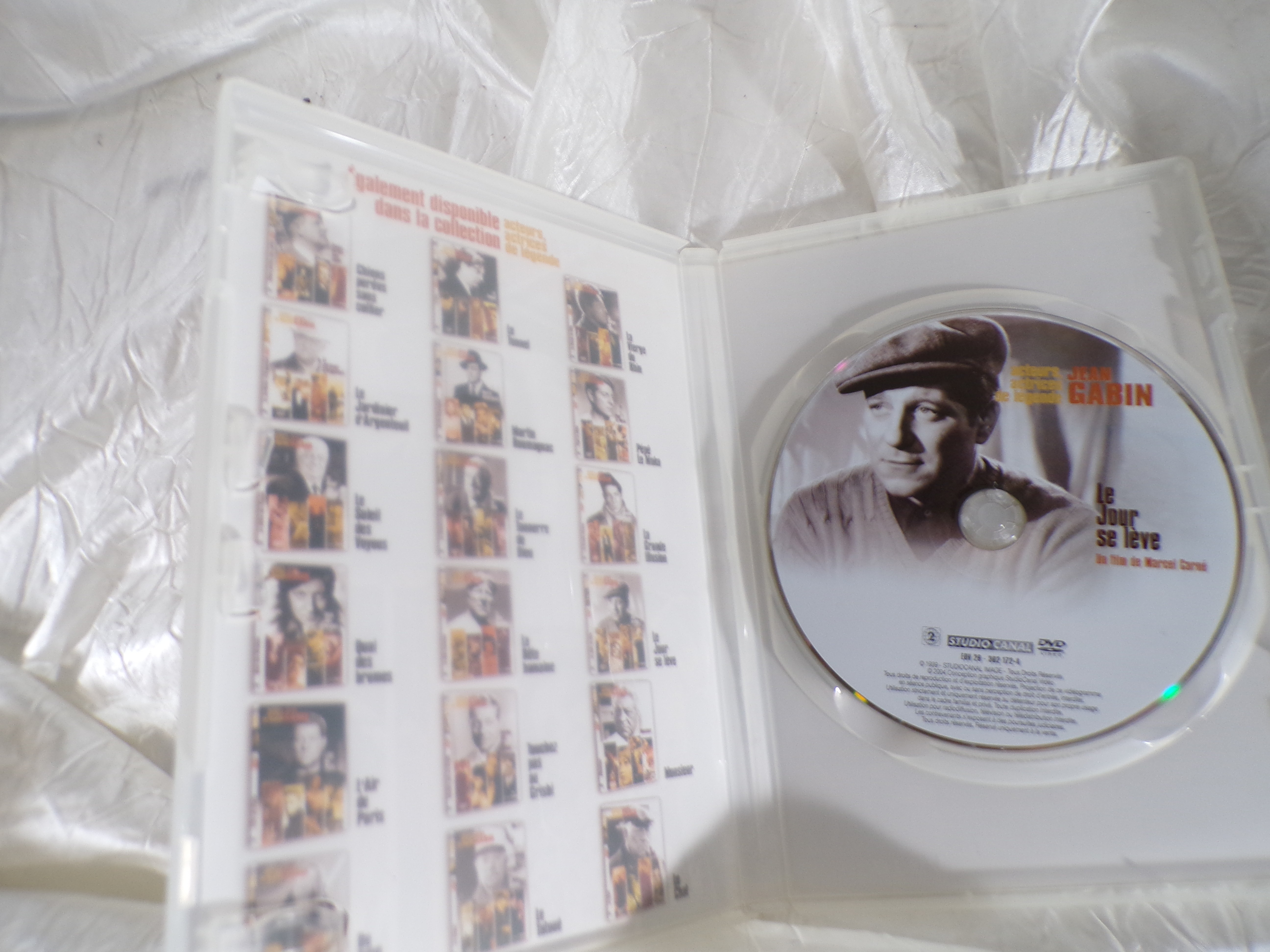 Voir photo 5 de Coffret DVD Jean Gabin "4 films classiques" Coffret DVD Jean Gabin "4 films classiques" Très bon état - Vue 5 -