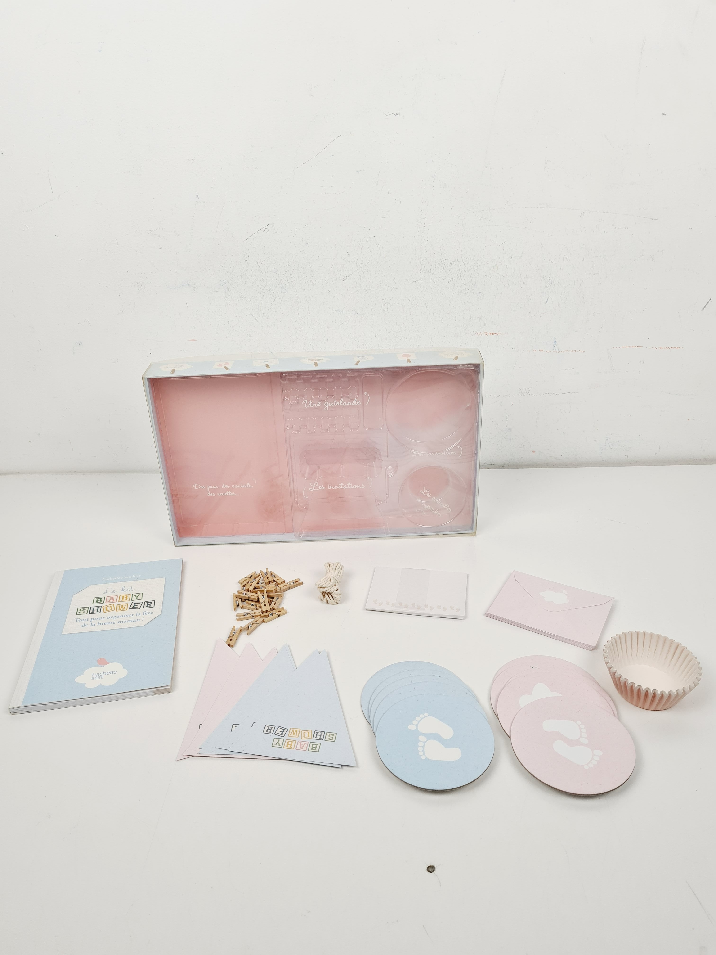 Voir photo 2 de Loisir créatif - Le Kit Baby Shower - déco & carnet souvenirs Loisir créatif - Le Kit Baby Shower - déco & carnet souvenirs Comme neuf - Vue 2 -