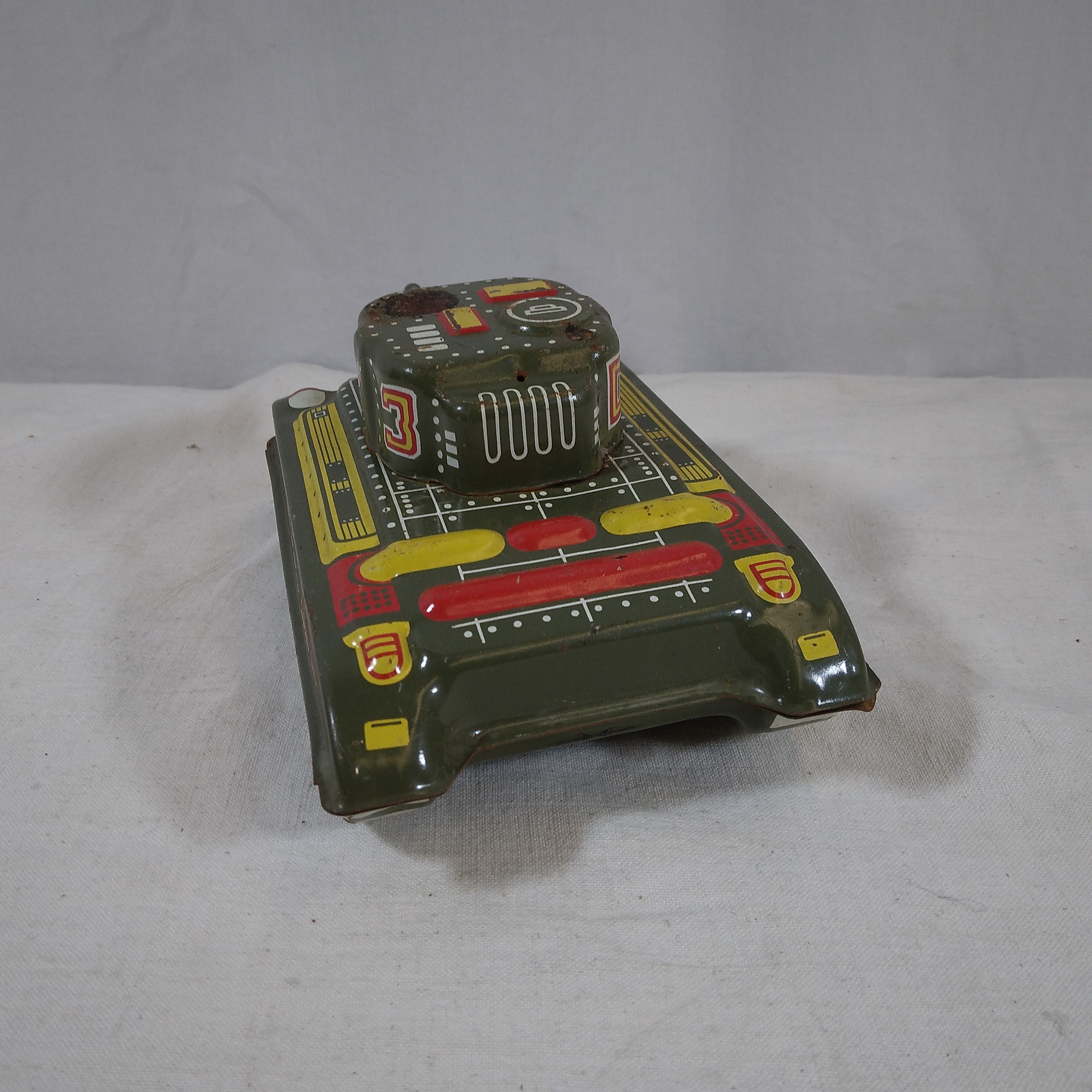 Jouet ancien tank XY FJ en fer Très bon état - Vue 2 - 