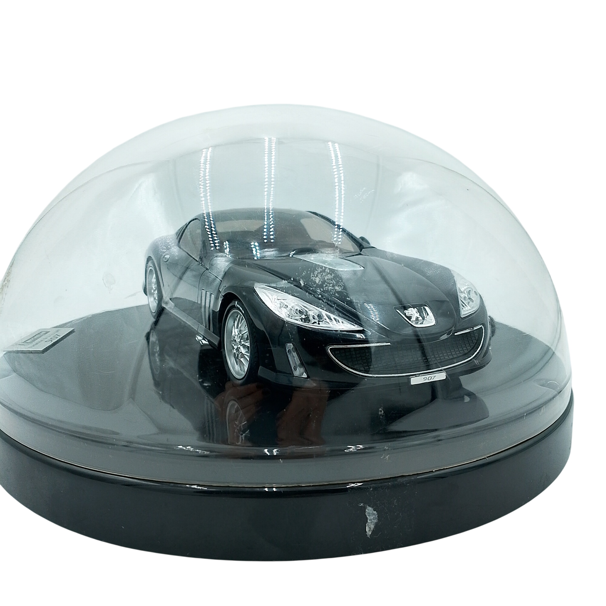 Peugeot 907 Miniature sous cloche Bon état -  reconditionné disponible sur Label Emmaüs