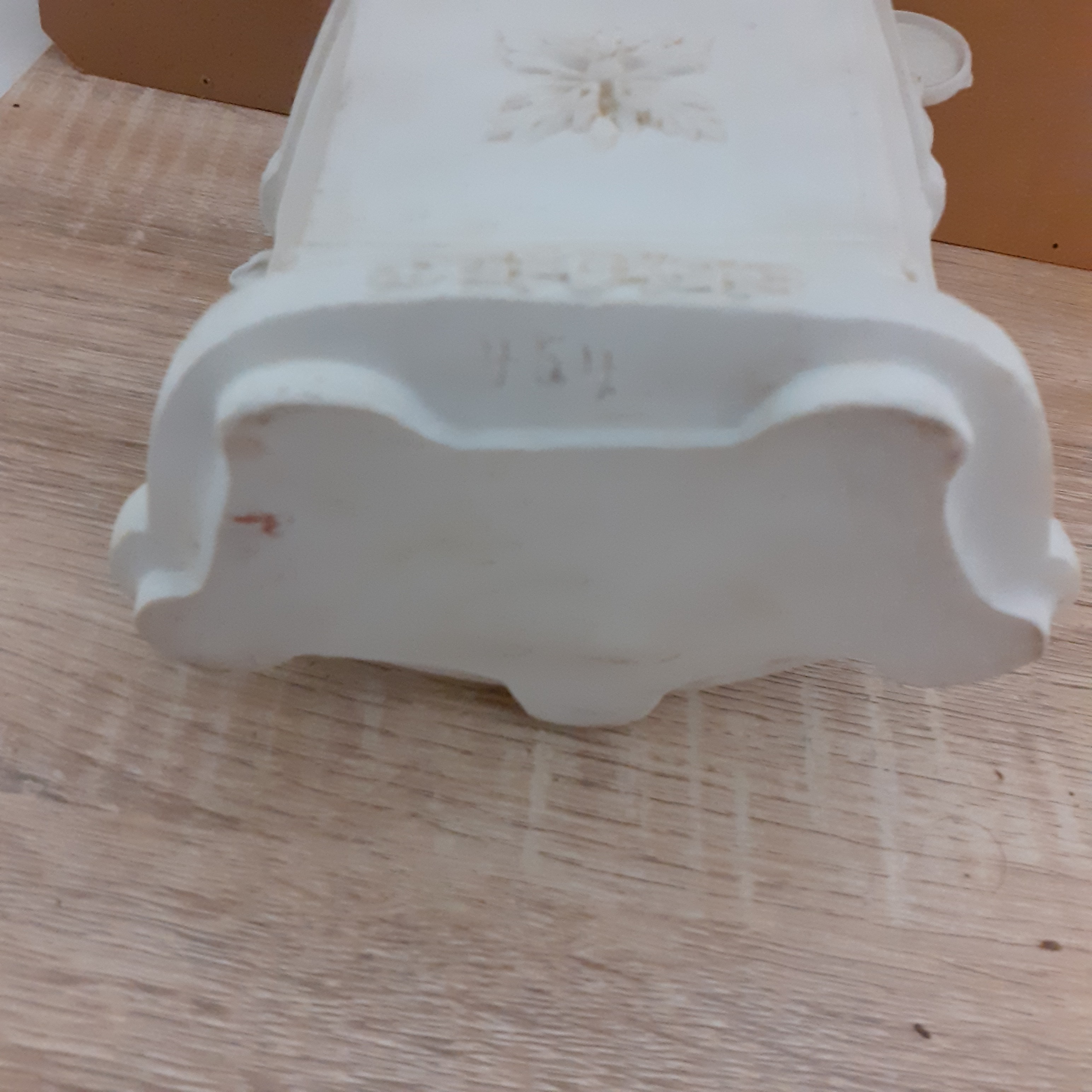 Voir photo 10 de Vide poche ou petit vase en biscuit ancien représentant des musiciens . Vide poche ou petit vase en biscuit ancien représentant des musiciens . Bon état - Vue 10 -