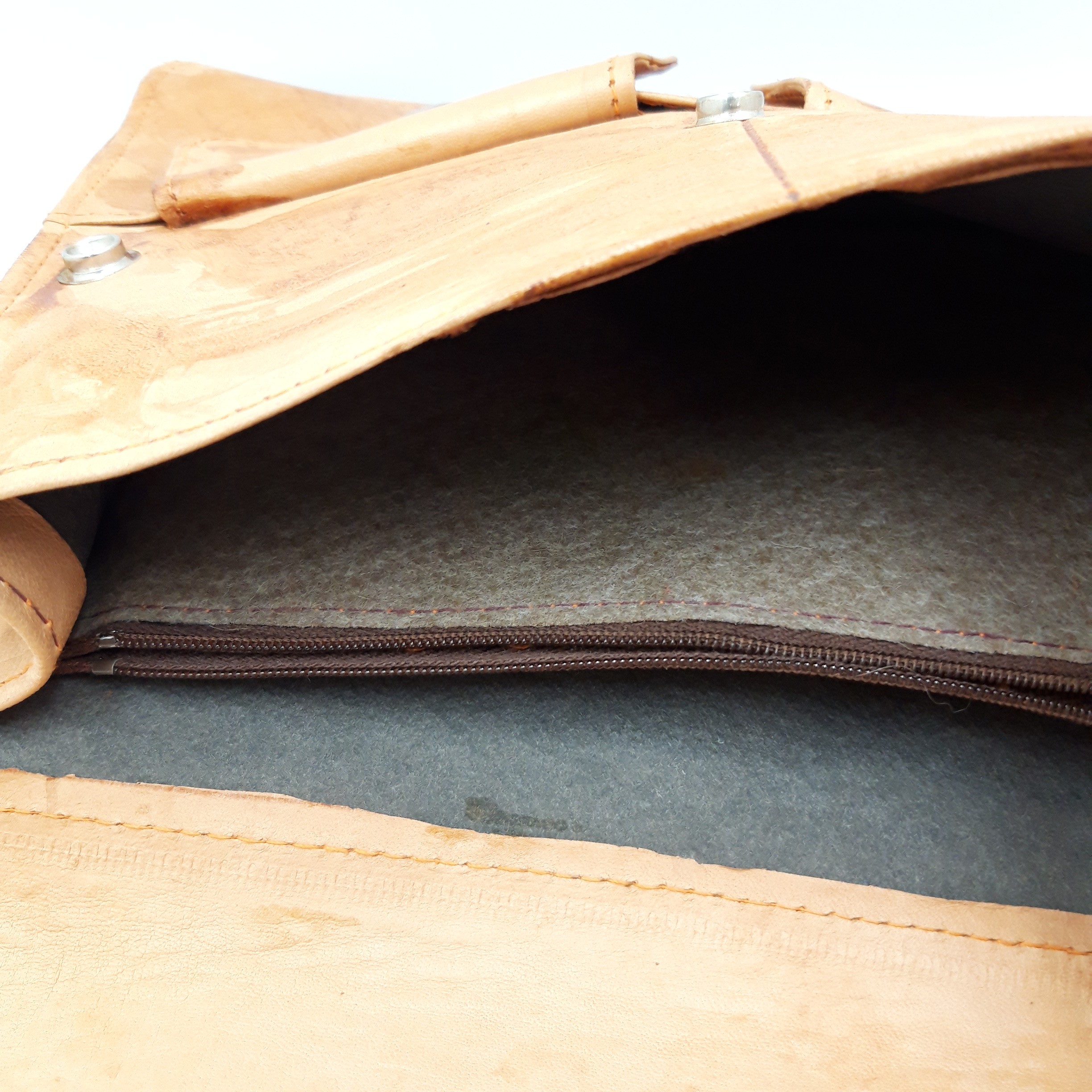 Voir photo 8 de Sac bandoulière en véritable cuir vintage Sac bandoulière en véritable cuir vintage Bon état - Vue 8 -