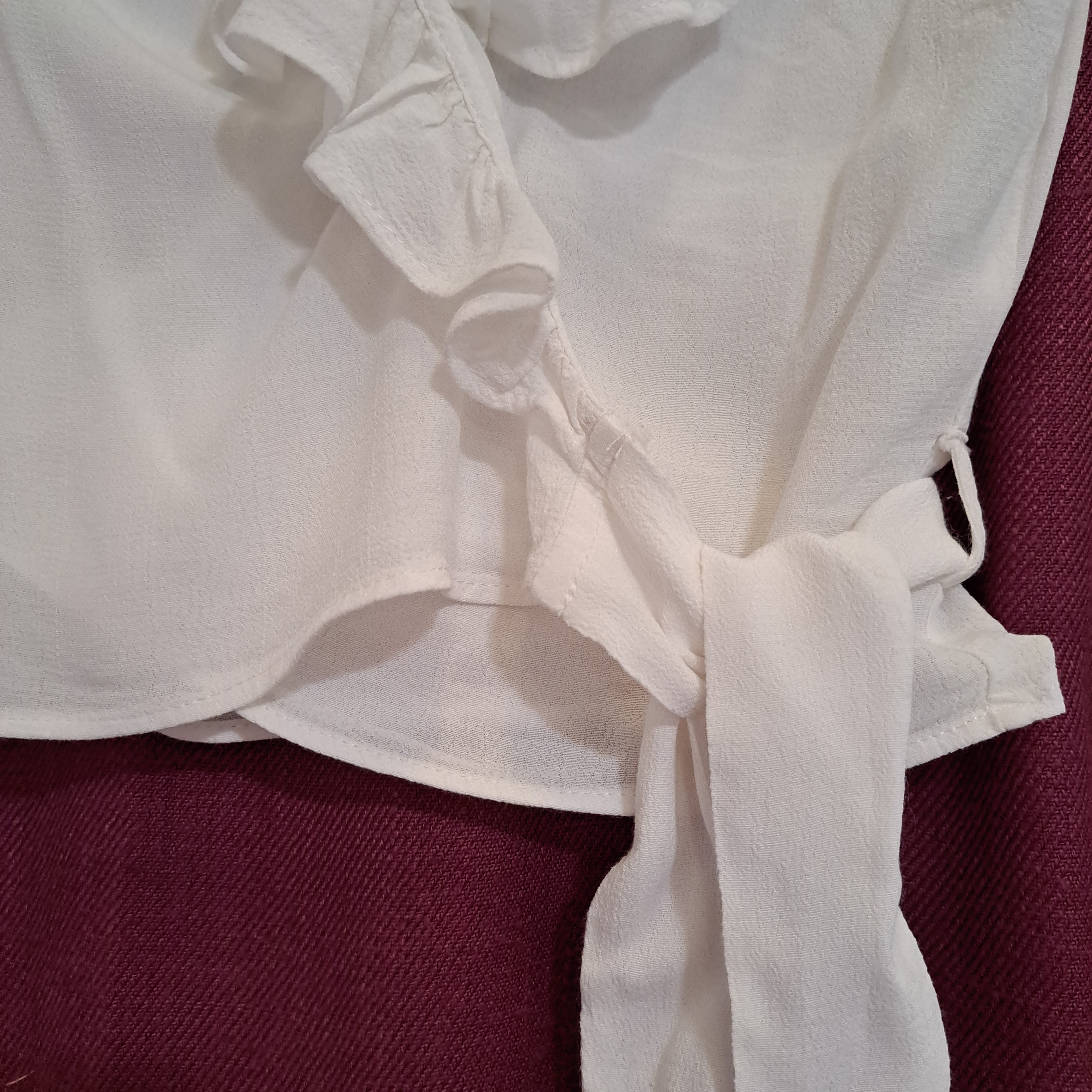CHEMISIER A VOLANT COEUR CROISE DE TAILLE XS - Marque "BERSHKA"  - Vue 3 - 
