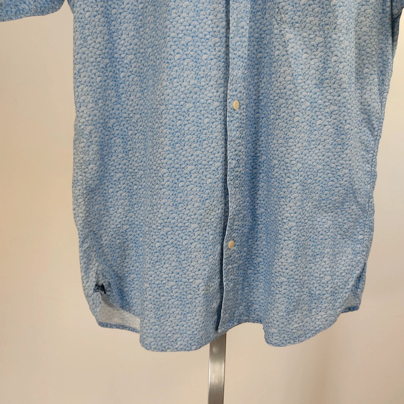 Voir photo 7 de Chemise homme manches courtes serge blanco bleu clair motifs discrets, doublure fleurie Chemise homme manches courtes serge blanco bleu clair motifs discrets, doublure fleurie Très bon état - Vue 7 -