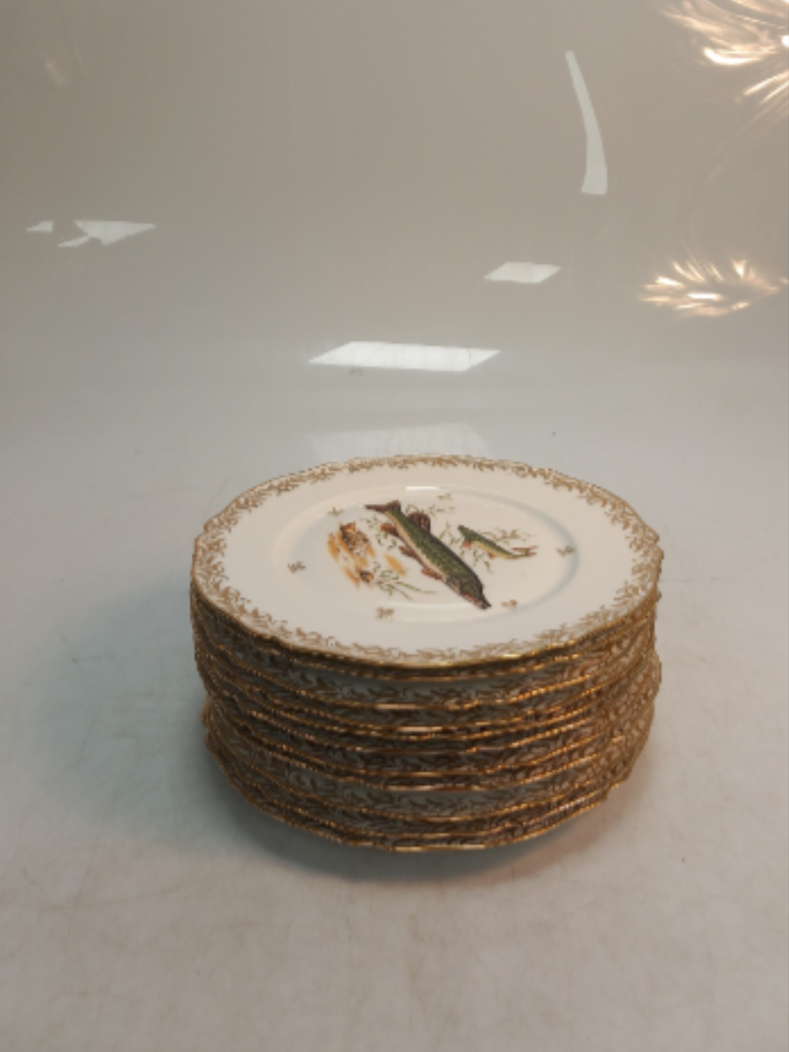 Lot 11 de assiettes et un grand plats en limoge france - Photo 2