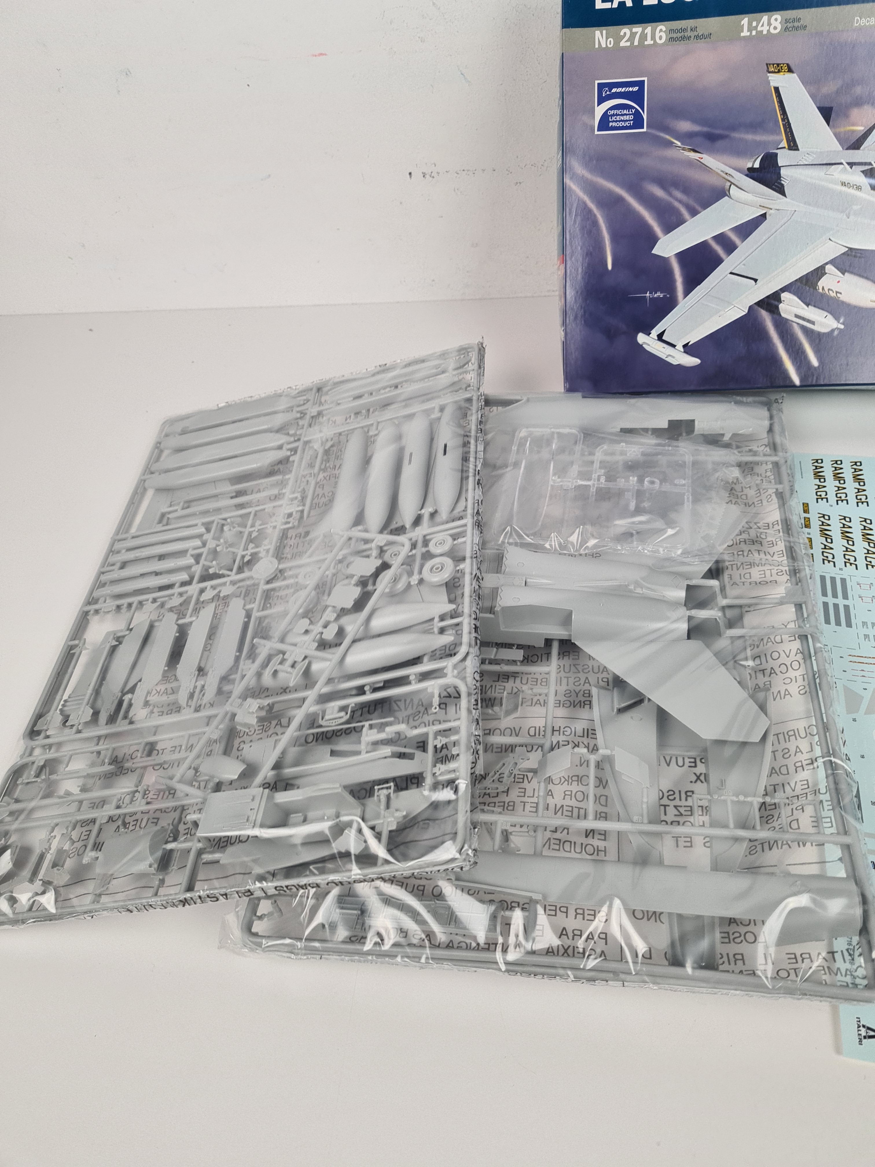 Maquette plastique à monter - 2716 - 1:48, E/A-18G Growler - Italeri Comme neuf - Vue 3 - 