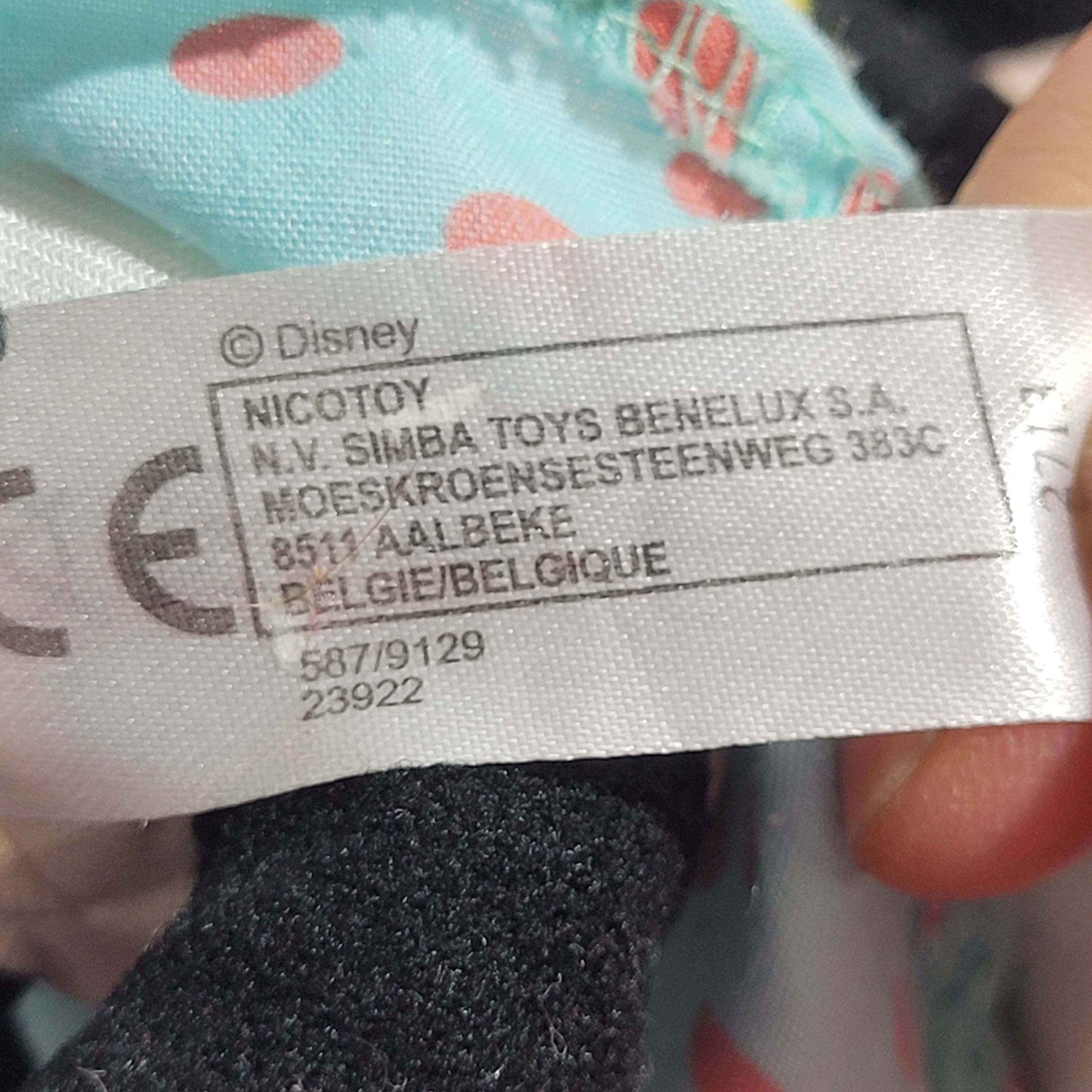 Voir photo 6 de Lot de 2 peluches officielles Minnie Mouse - Disney Lot de 2 peluches officielles Minnie Mouse - Disney Très bon état - Vue 6 -