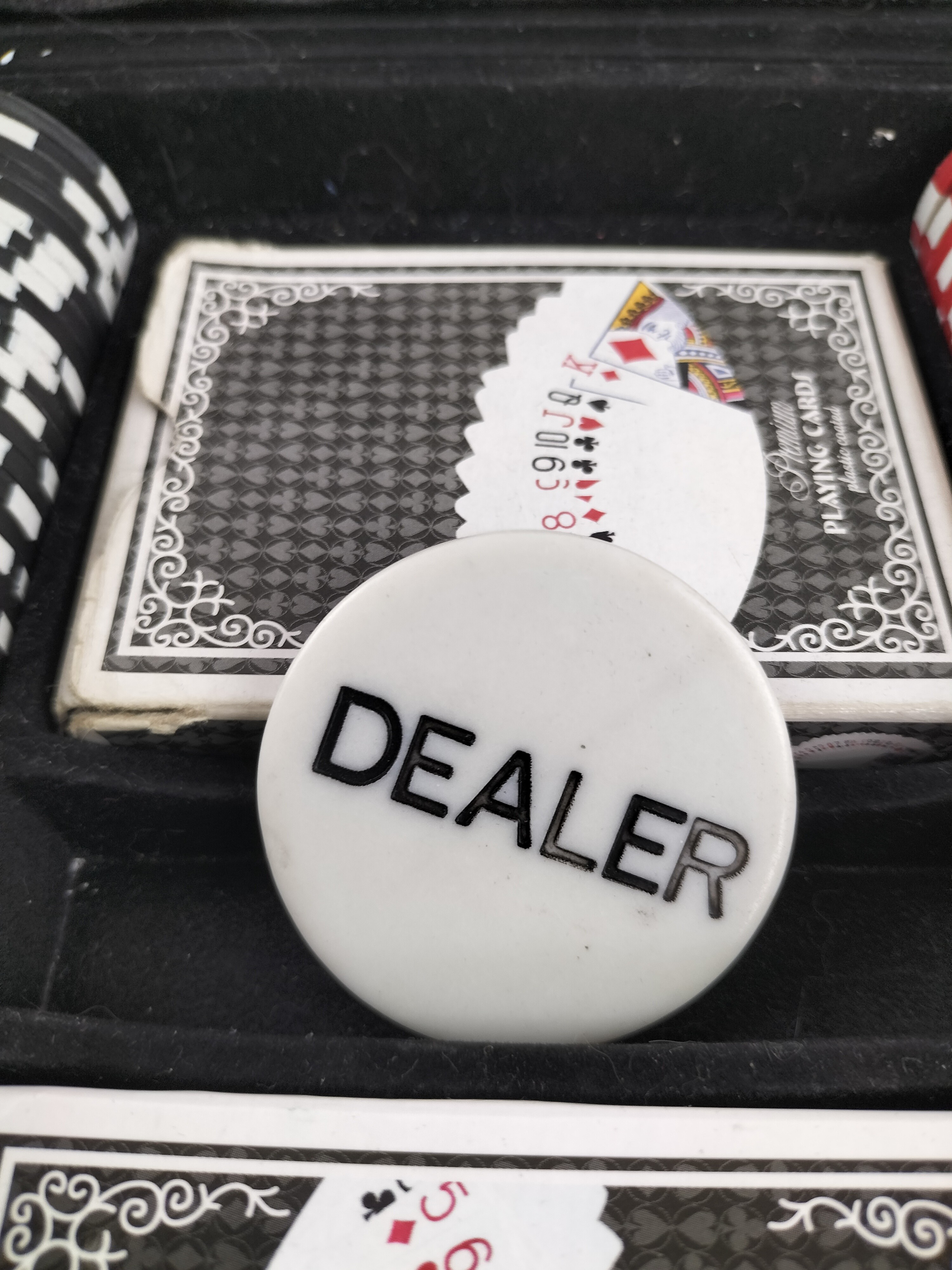 🎲♠️ MALLETTE DE POKER COMPLÈTE – JETONS + CARTES + DEALER ♣️♦️ Très bon état - Vue 14 - 
