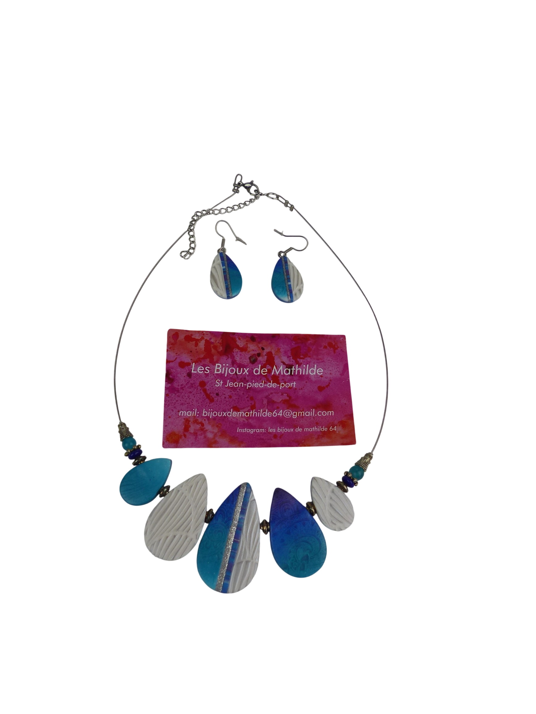Collier + Boucles d’oreilles bleu blanc bijou fantaisie artisanal Très bon état -  reconditionné disponible sur Label Emmaüs
