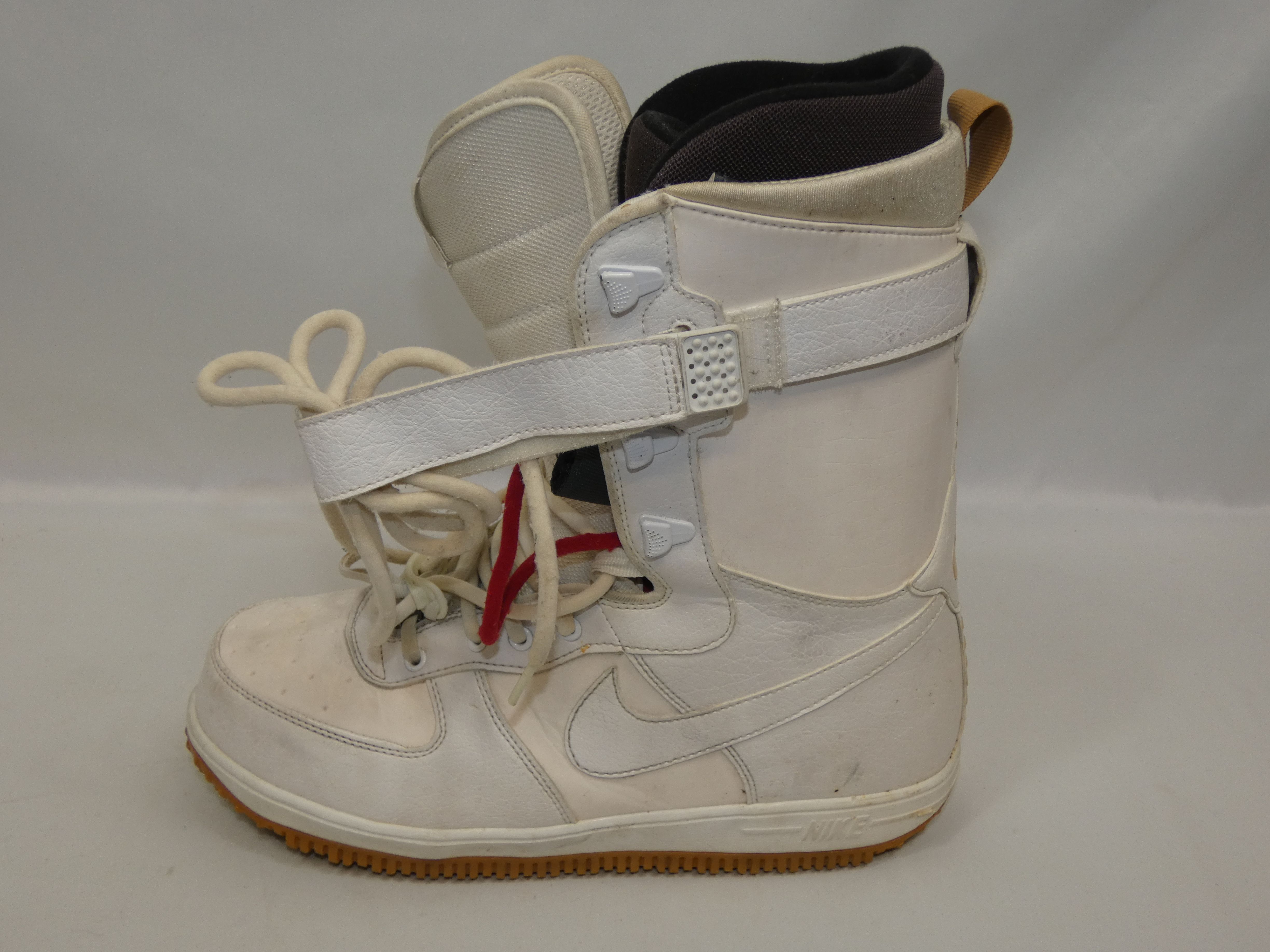 Bottes de Snowboard NIKE blanches Taille 45 Bon état - Vue 3 - 