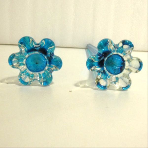 Voir photo 4 de Paire de soliflores en verre bleu 29 cm Paire de soliflores en verre bleu 29 cm Bon état - Vue 4 -