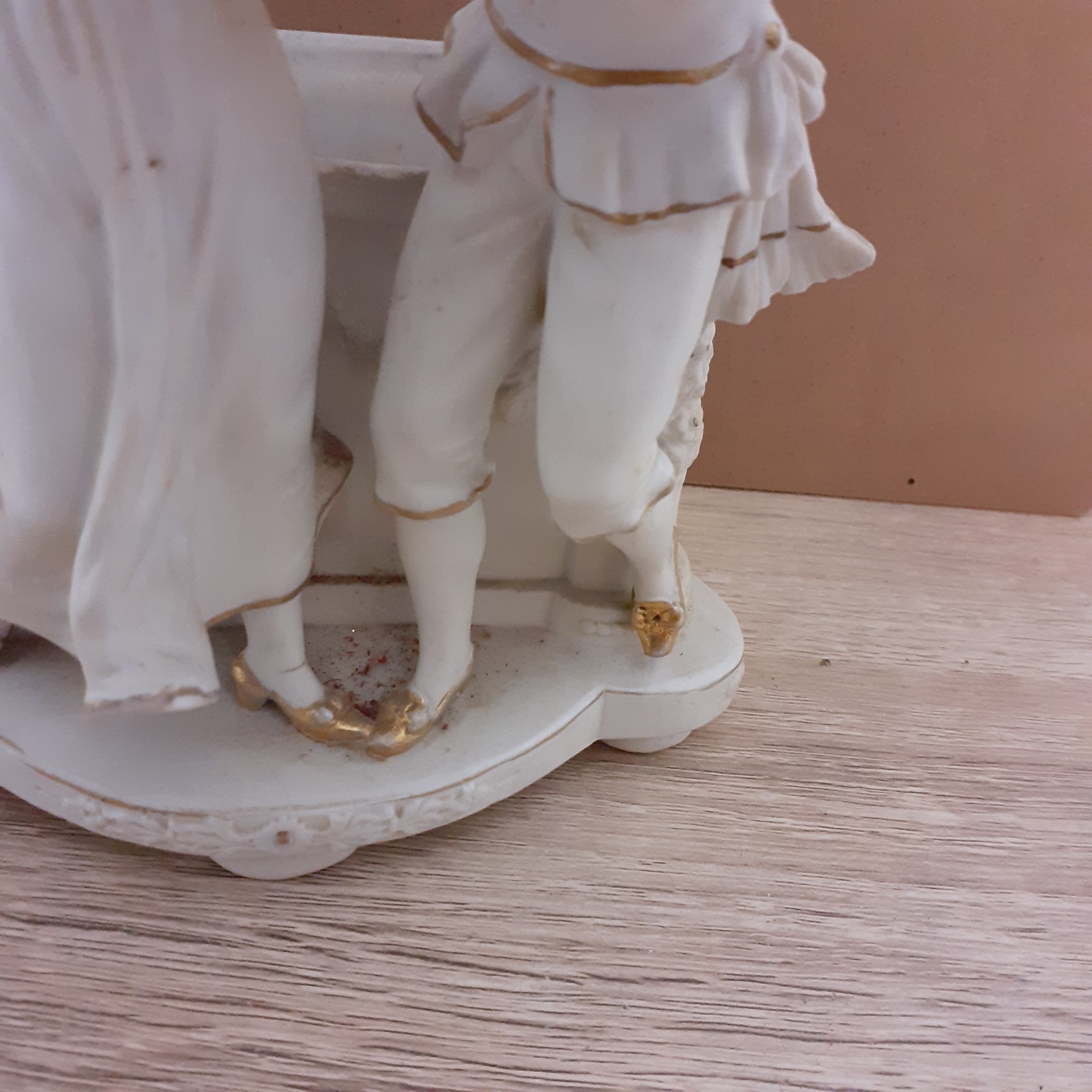 Voir photo 7 de Vide poche ou petit vase en biscuit ancien représentant des musiciens . Vide poche ou petit vase en biscuit ancien représentant des musiciens . Bon état - Vue 7 -