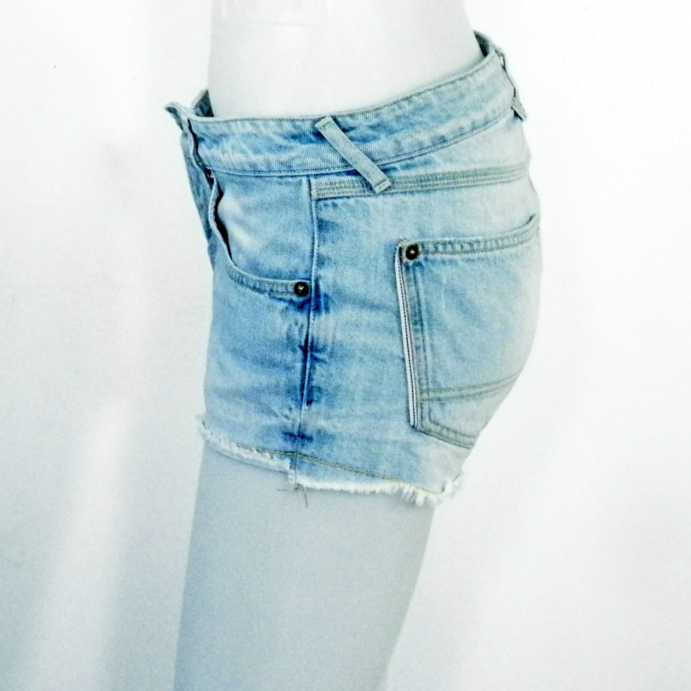 Short Femme Bleu LE TEMPS DES CERISES Taille Estimée 34. Bon état -  reconditionné disponible sur Label Emmaüs
