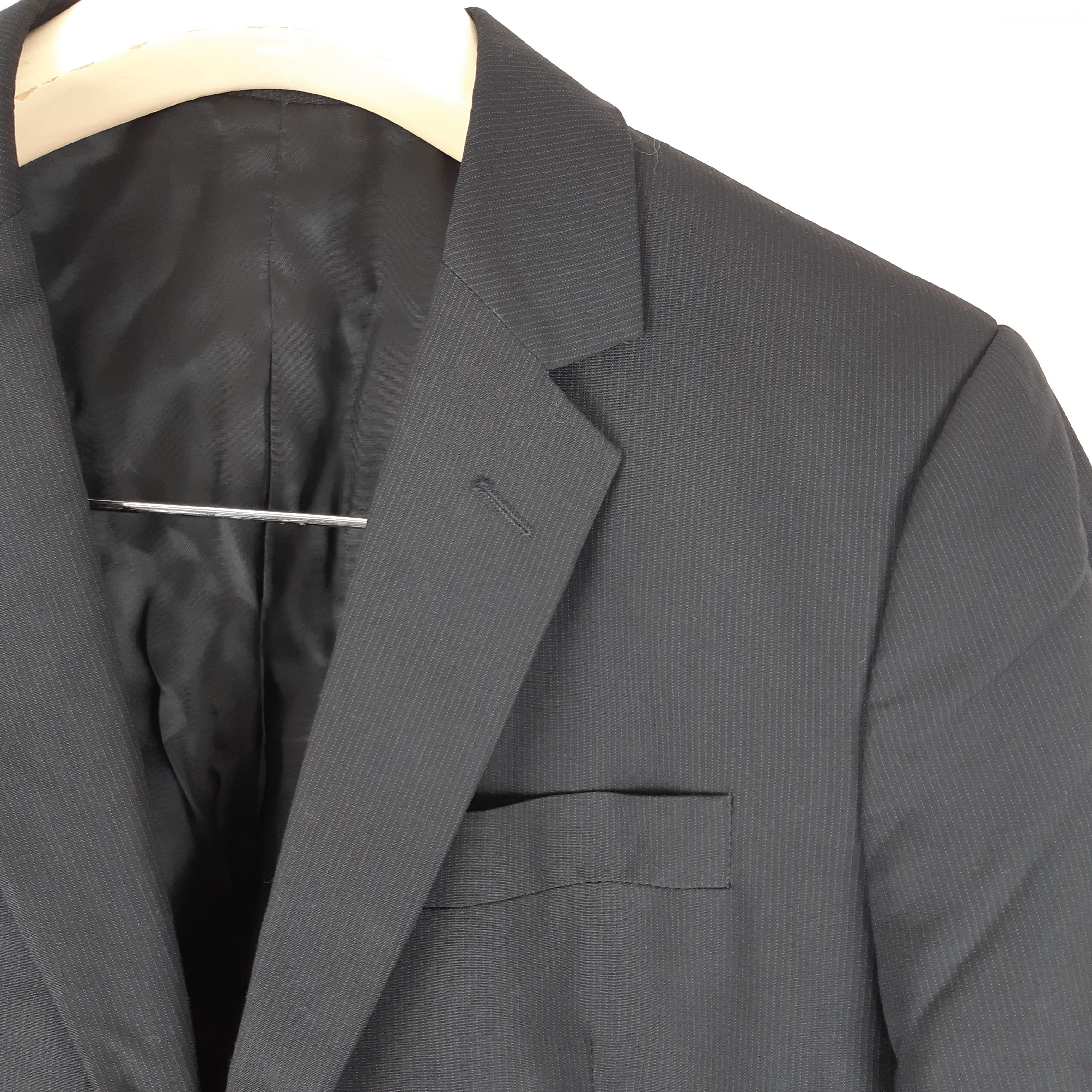 Voir photo 2 de Mexx - Manteau noir en laine vierge - Taille 46 mesures Carrure= 43 Poitrine= 52 Longueur= 70 Manches= 61 Mexx - Manteau noir en laine vierge - Taille 46 mesures Carrure= 43 Poitrine= 52 Longueur= 70 Manches= 61 Très bon état - Vue 2 -